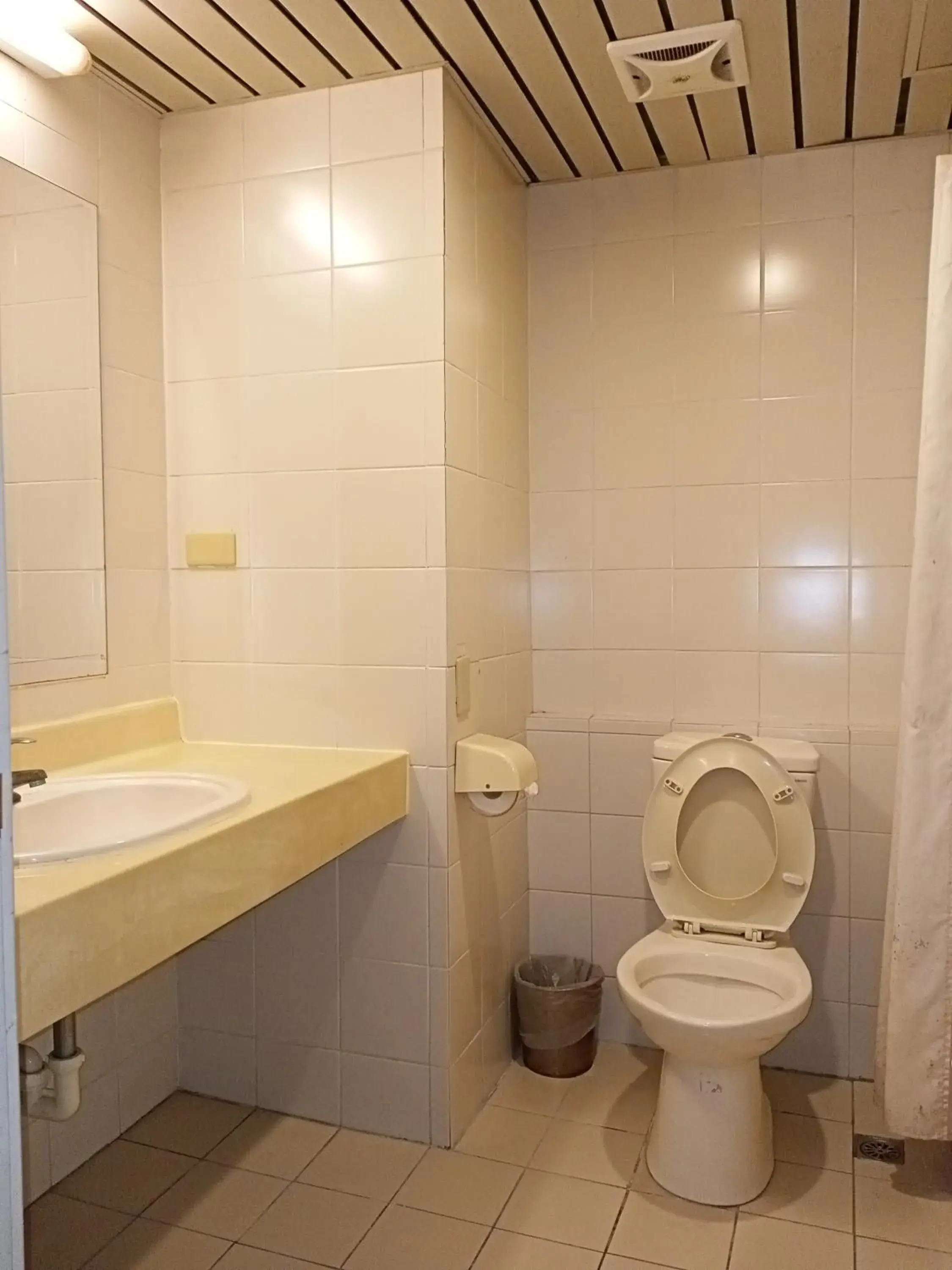 Toilet, Bathroom in Chungli Business Hotel