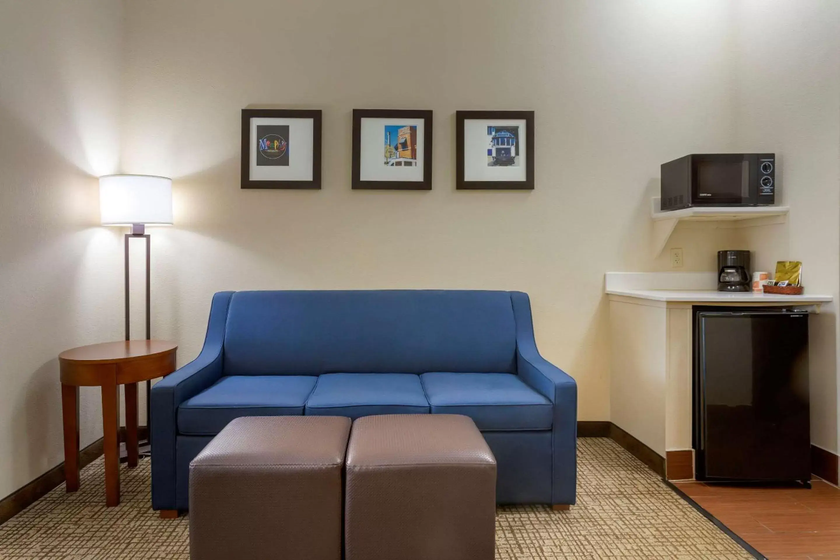 Photo of the whole room, Seating Area in Comfort Inn Marion