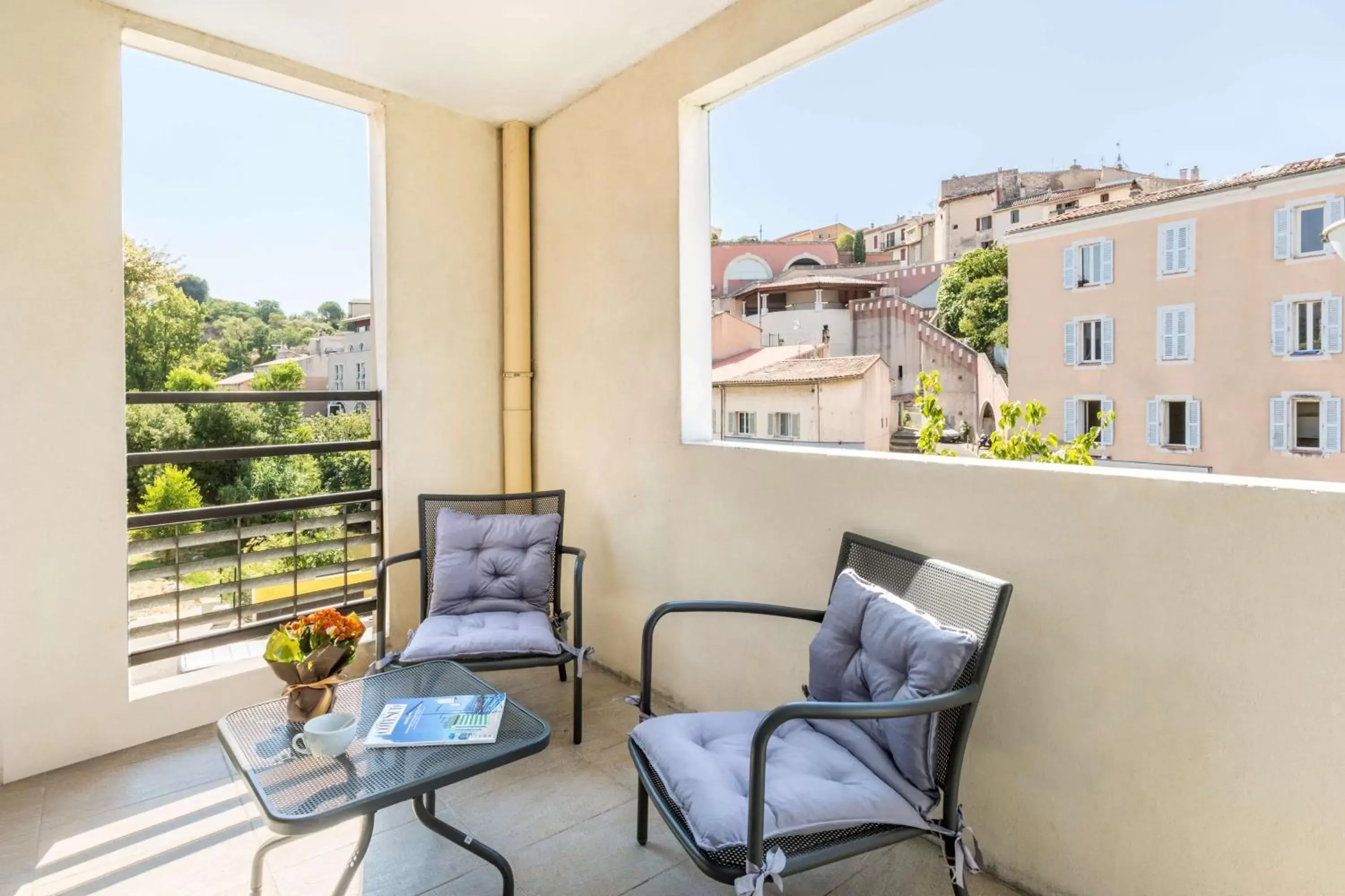 Photo of the whole room, Balcony/Terrace in Best Western Linko Hôtel