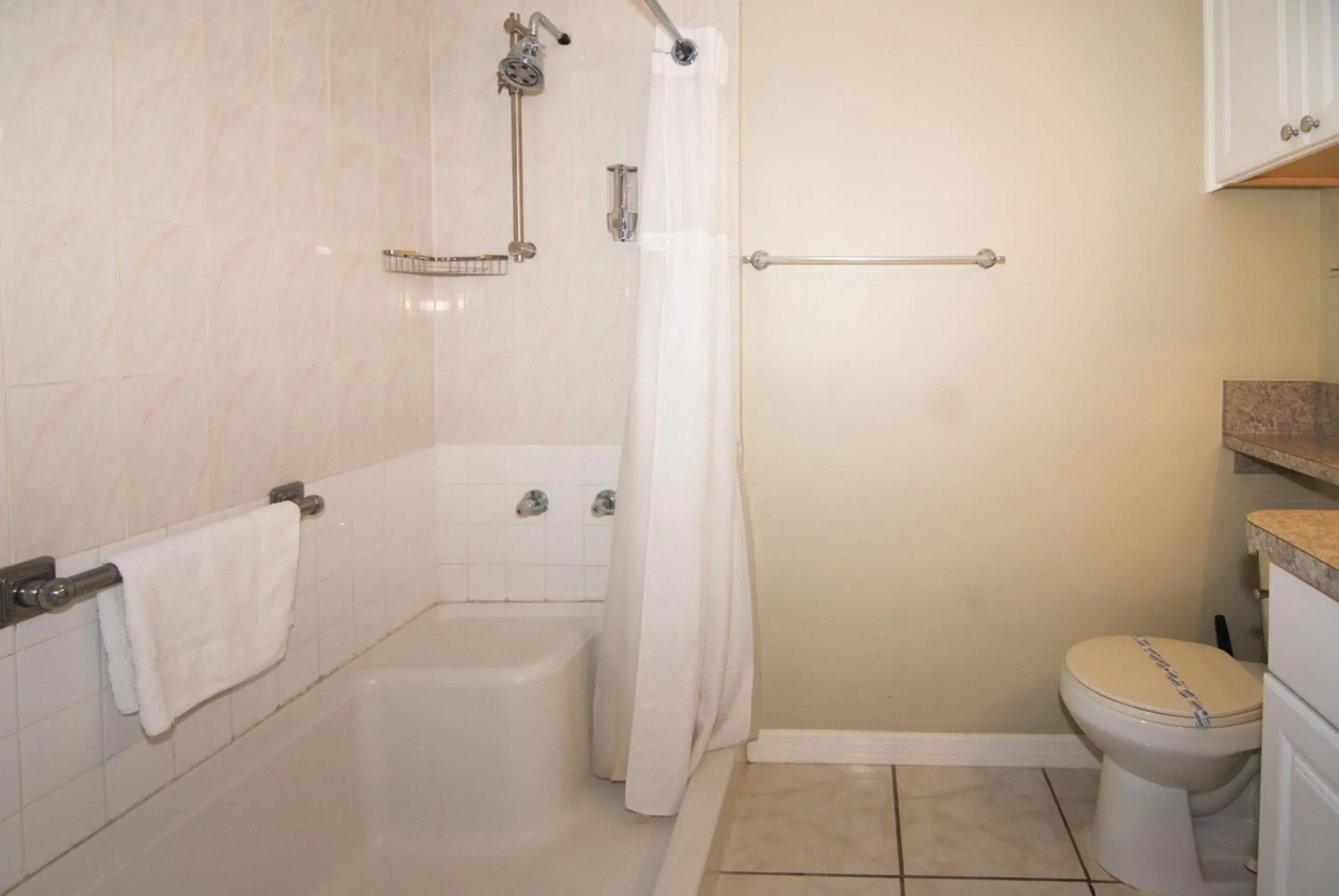 Shower, Bathroom in Sheridan Hostel
