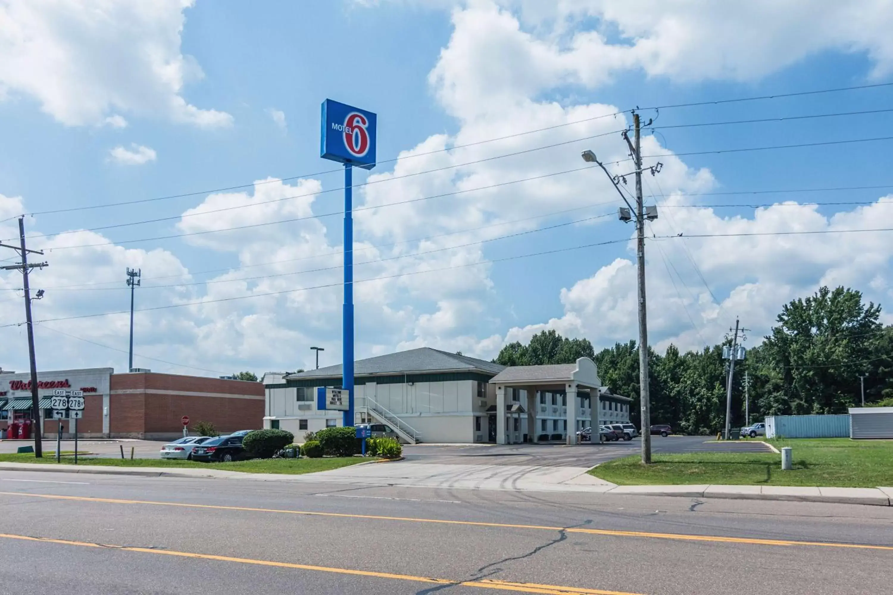 Property Building in Motel 6-Hope, AR