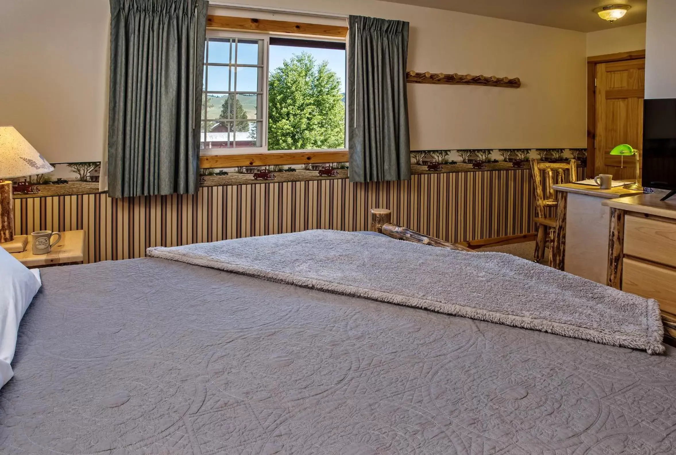 Bed in Stanley High Country Inn