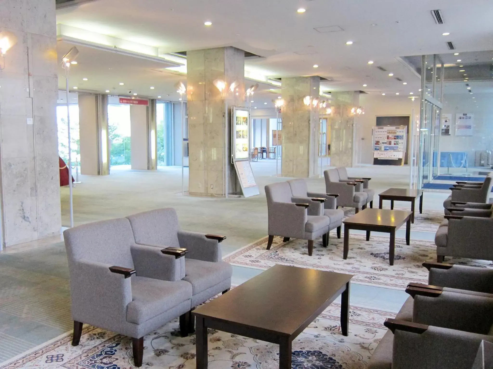 Lobby or reception, Lounge/Bar in Hotel Crown Palais Kitakyushu