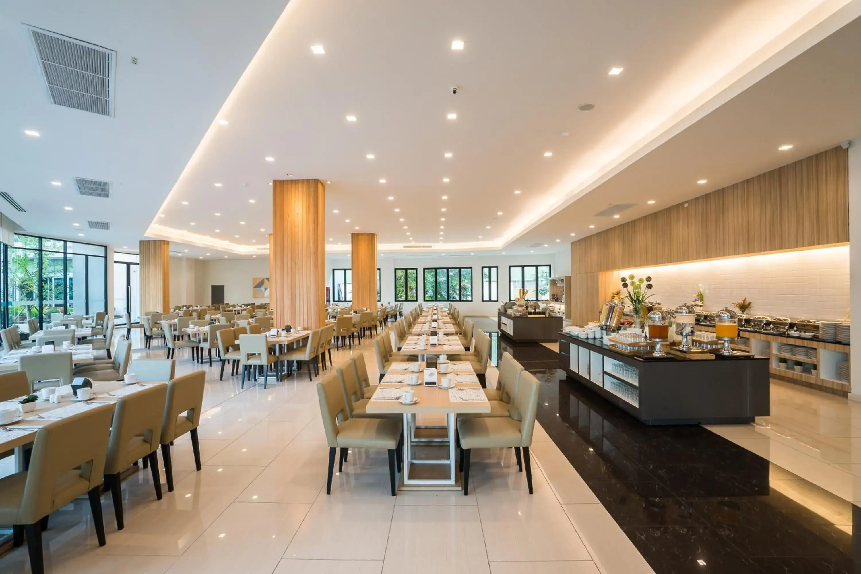 Restaurant/Places to Eat in Hotel J Residence (SHA Plus)