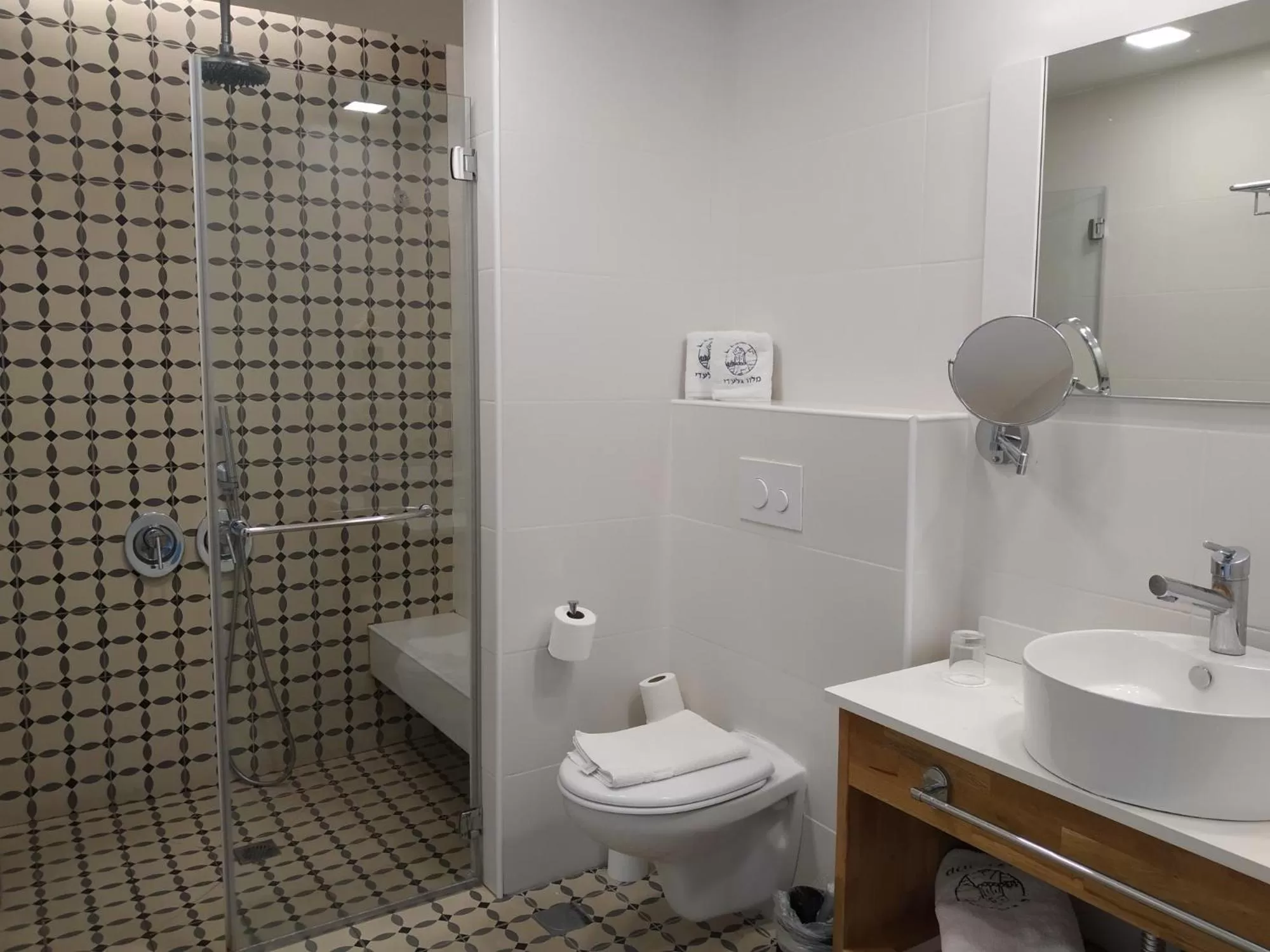 Shower in Kfar Giladi Hotel