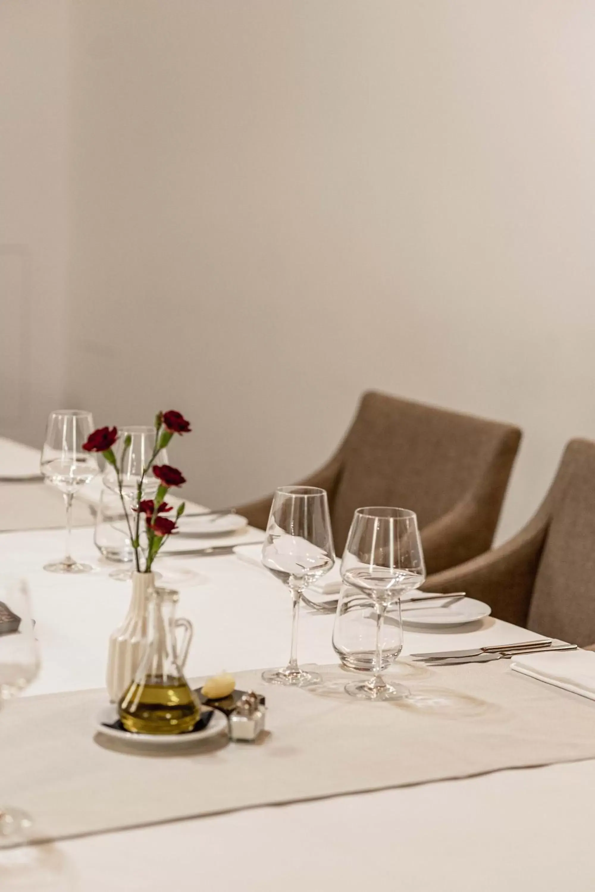 Meeting/conference room, Restaurant/Places to Eat in The Granary - La Suite Hotel