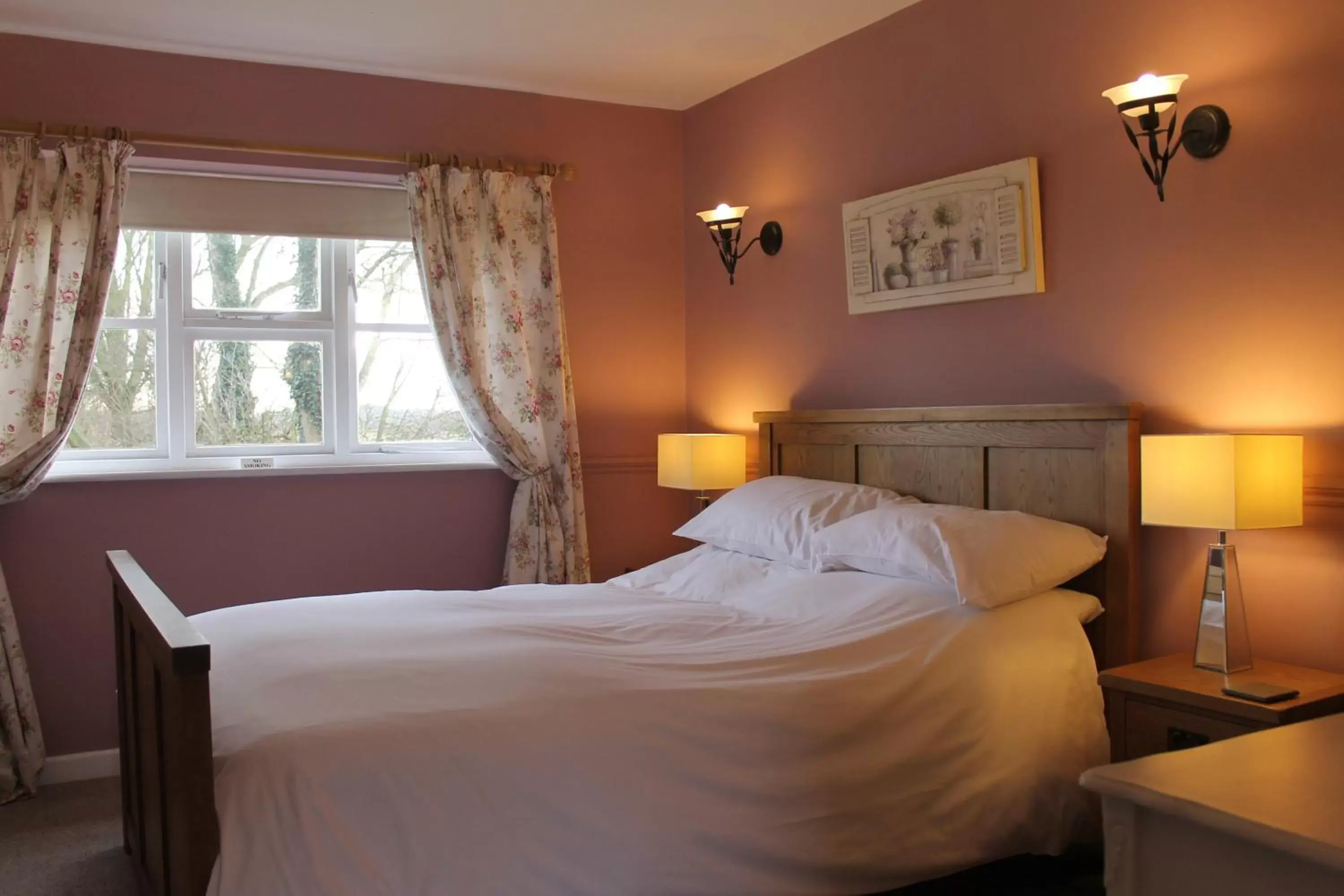 Bedroom, Bed in Swan Motel