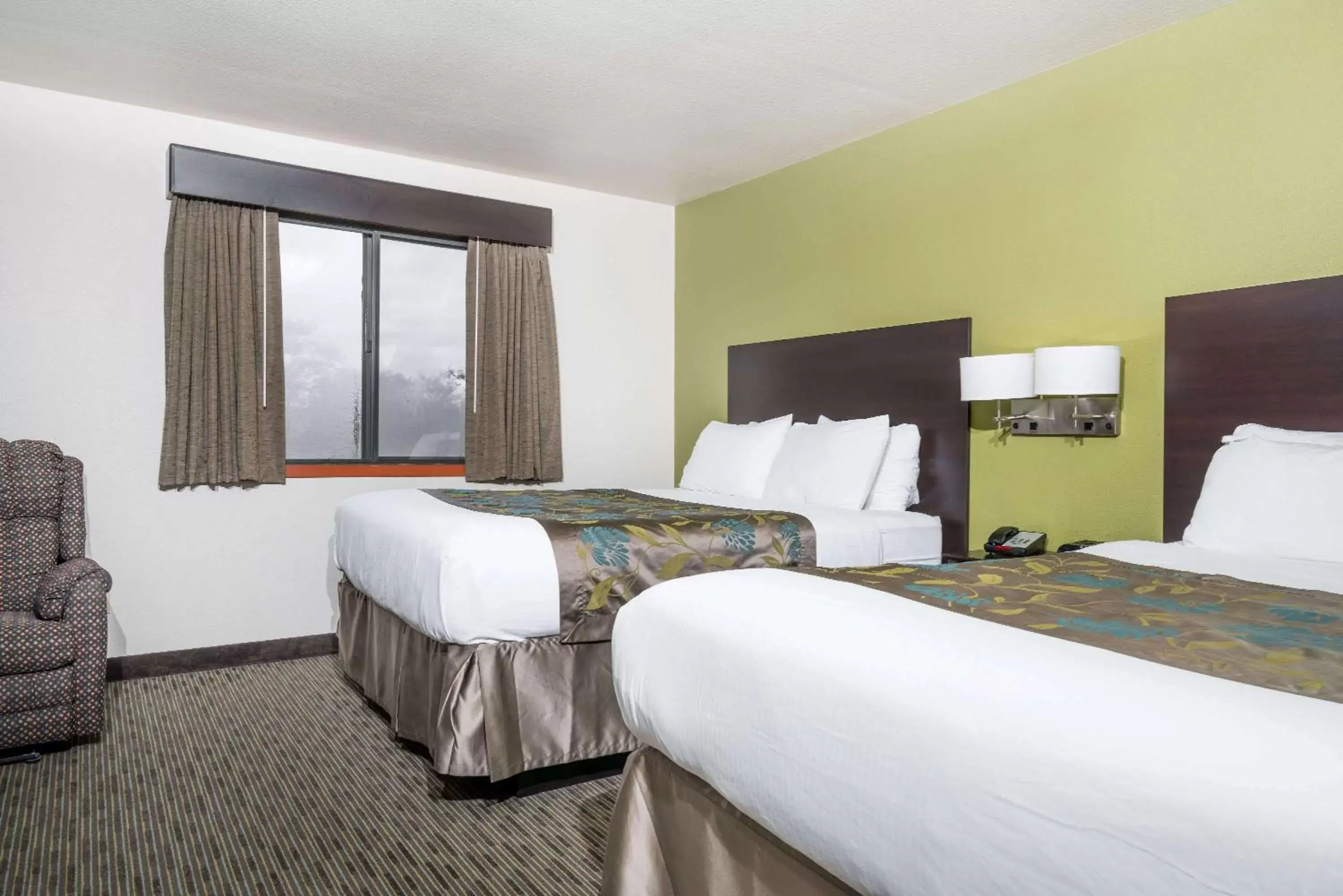 Photo of the whole room, Bed in Baymont by Wyndham Eau Claire WI Photo of the whole room, Bed in Baymont by Wyndham Eau Claire WI