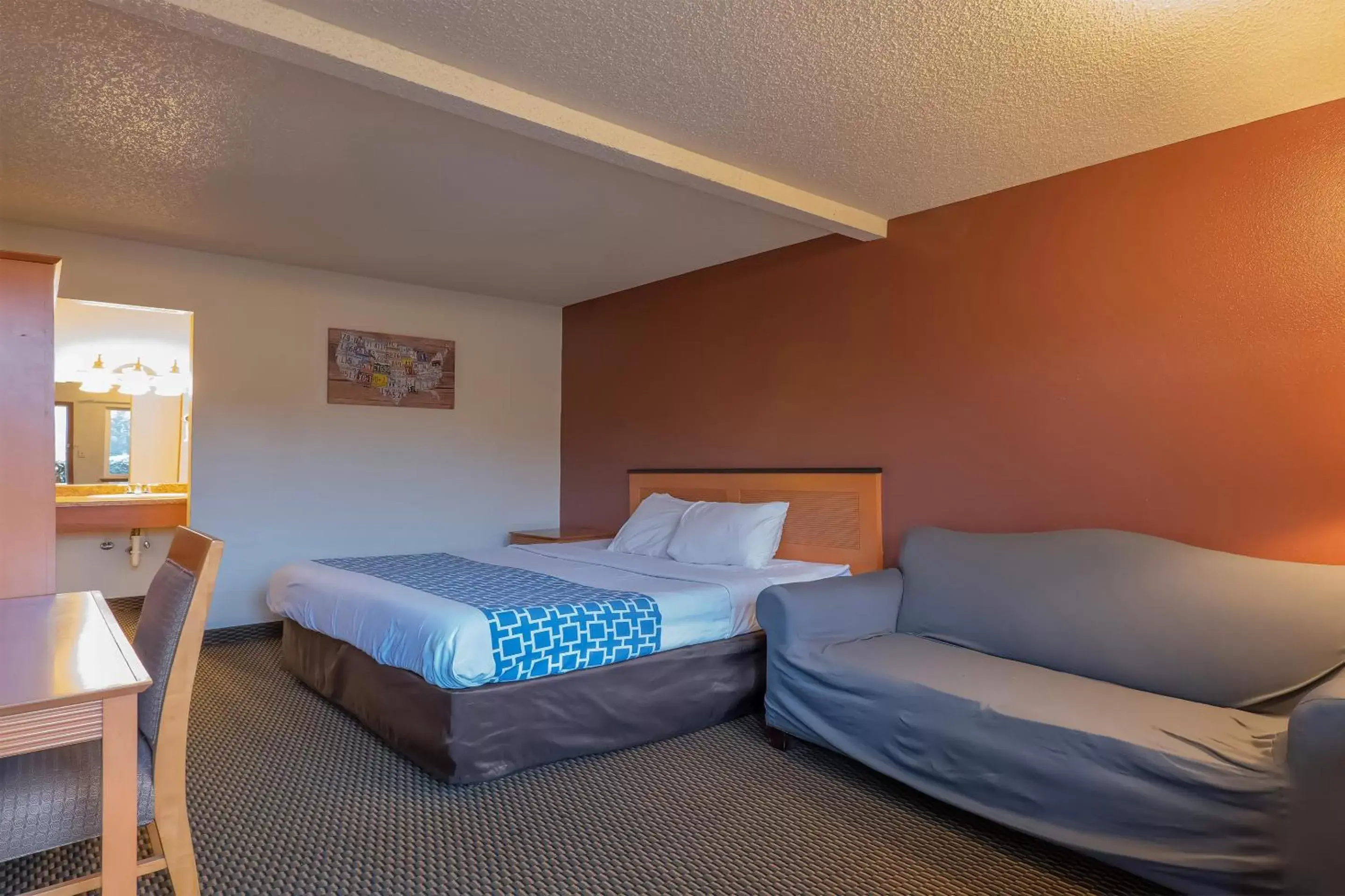 Bedroom, Bed in OYO Hotel Chehalis I-5 South