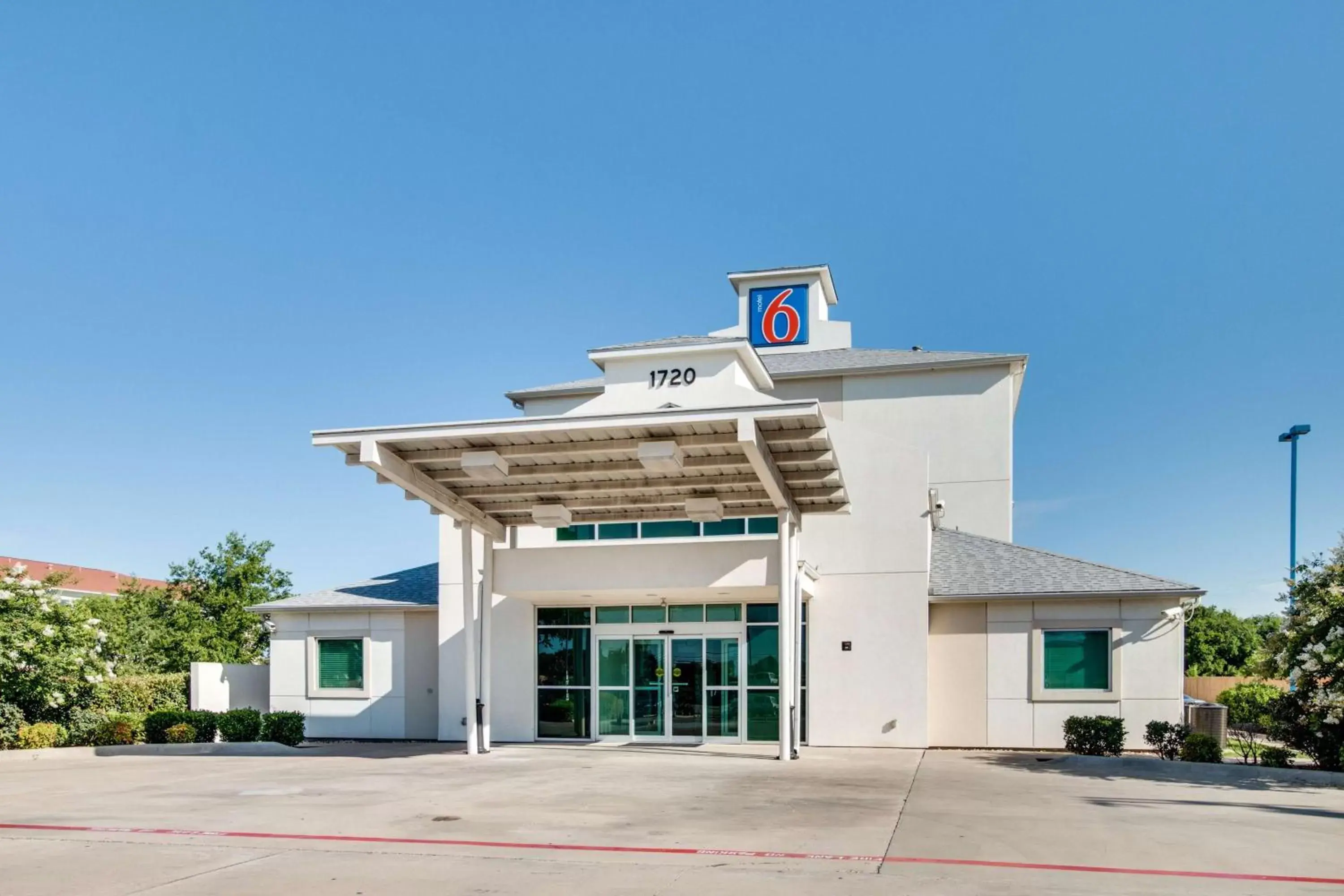 Property building, Facade/Entrance in Motel 6-Cleburne, TX