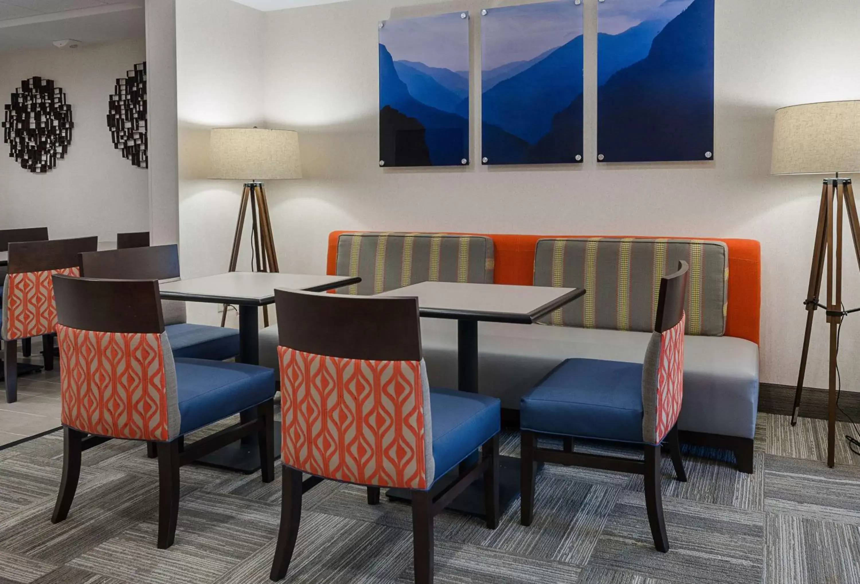 Dining area, Restaurant/Places to Eat in Hampton Inn By Hilton Covington VA