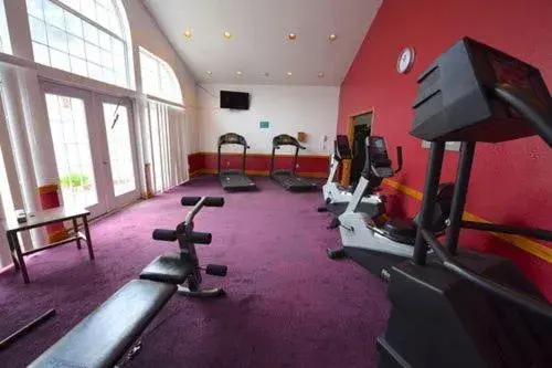Fitness Center/Facilities in Days Inn by Wyndham Mackinaw City - Lakeview