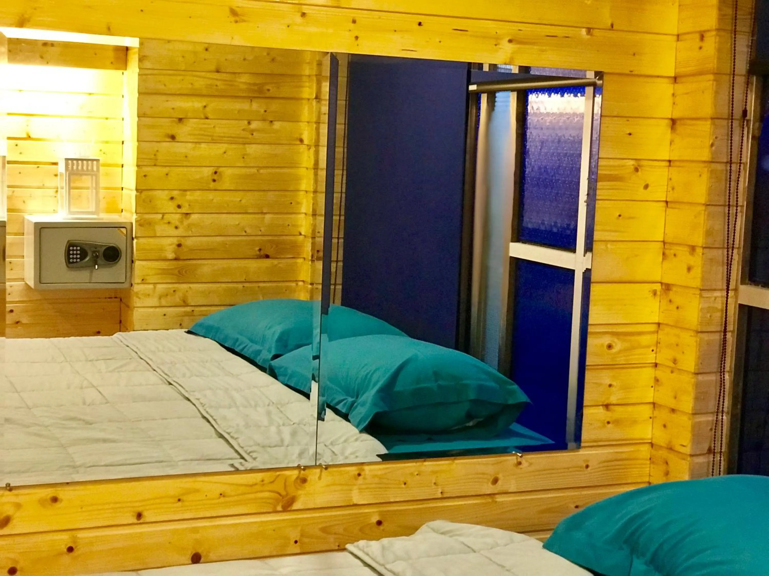Photo of the whole room, Bed in Blu Cabin Ari Stylish Gay Poshtel