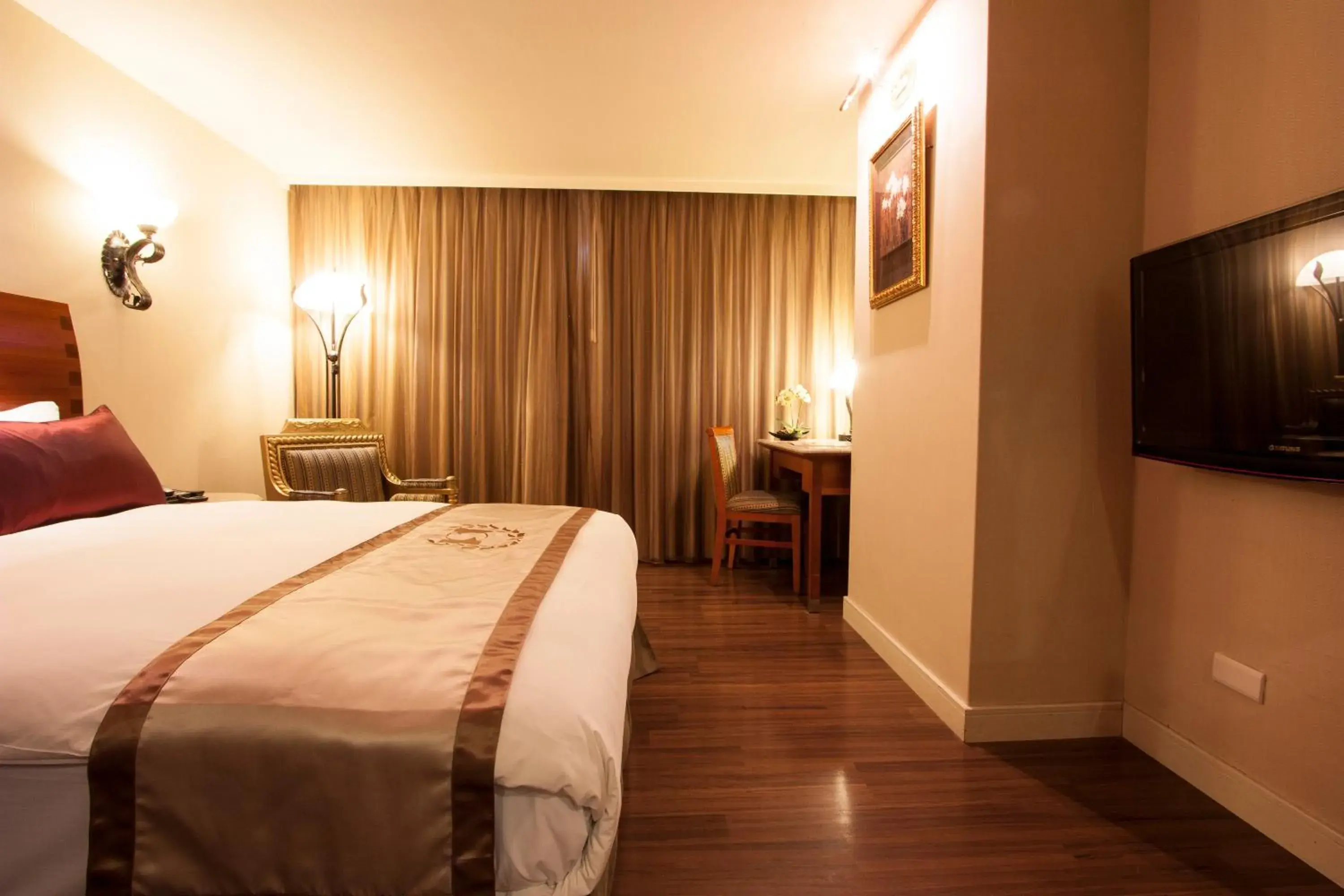 Bed in Charming City Hotel Hualien