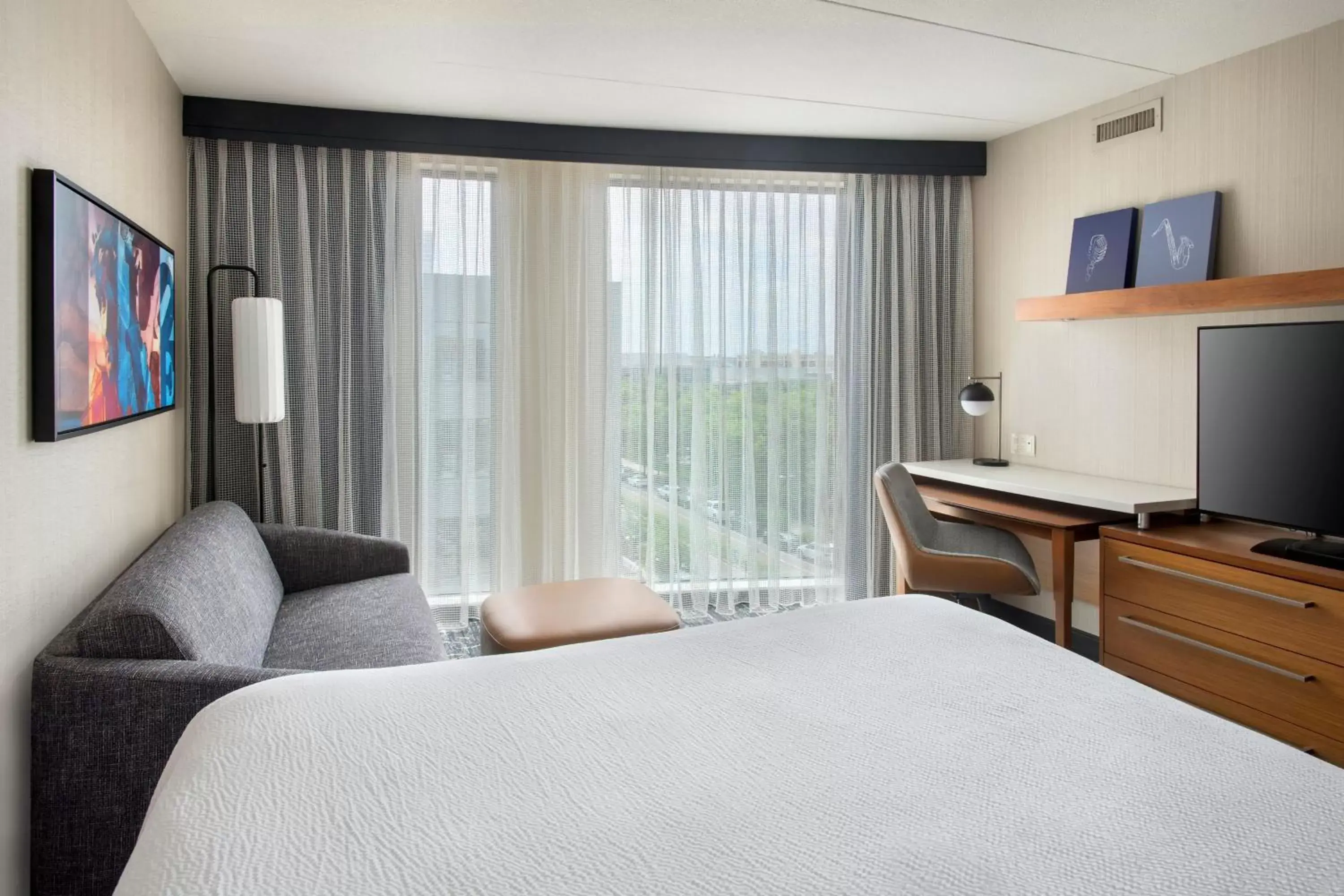 Photo of the whole room, Bed in Courtyard by Marriott Philadelphia South at The Navy Yard