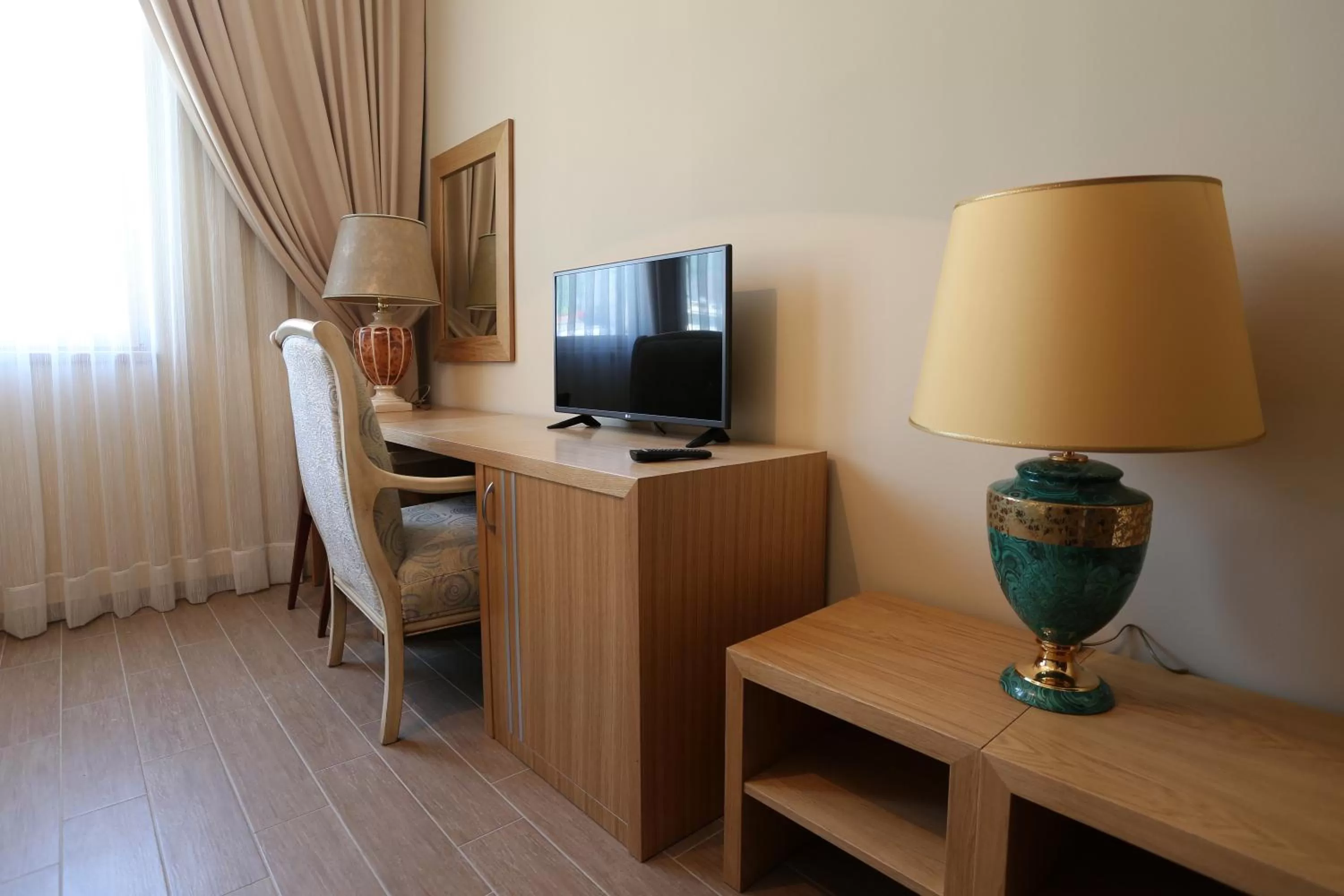 TV and multimedia in Hotel Lirak