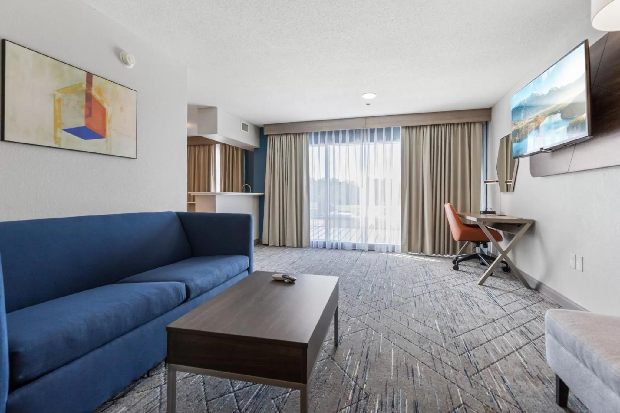 Photo of the whole room, Seating Area in Holiday Inn Express Hotel & Suites Starkville, an IHG Hotel