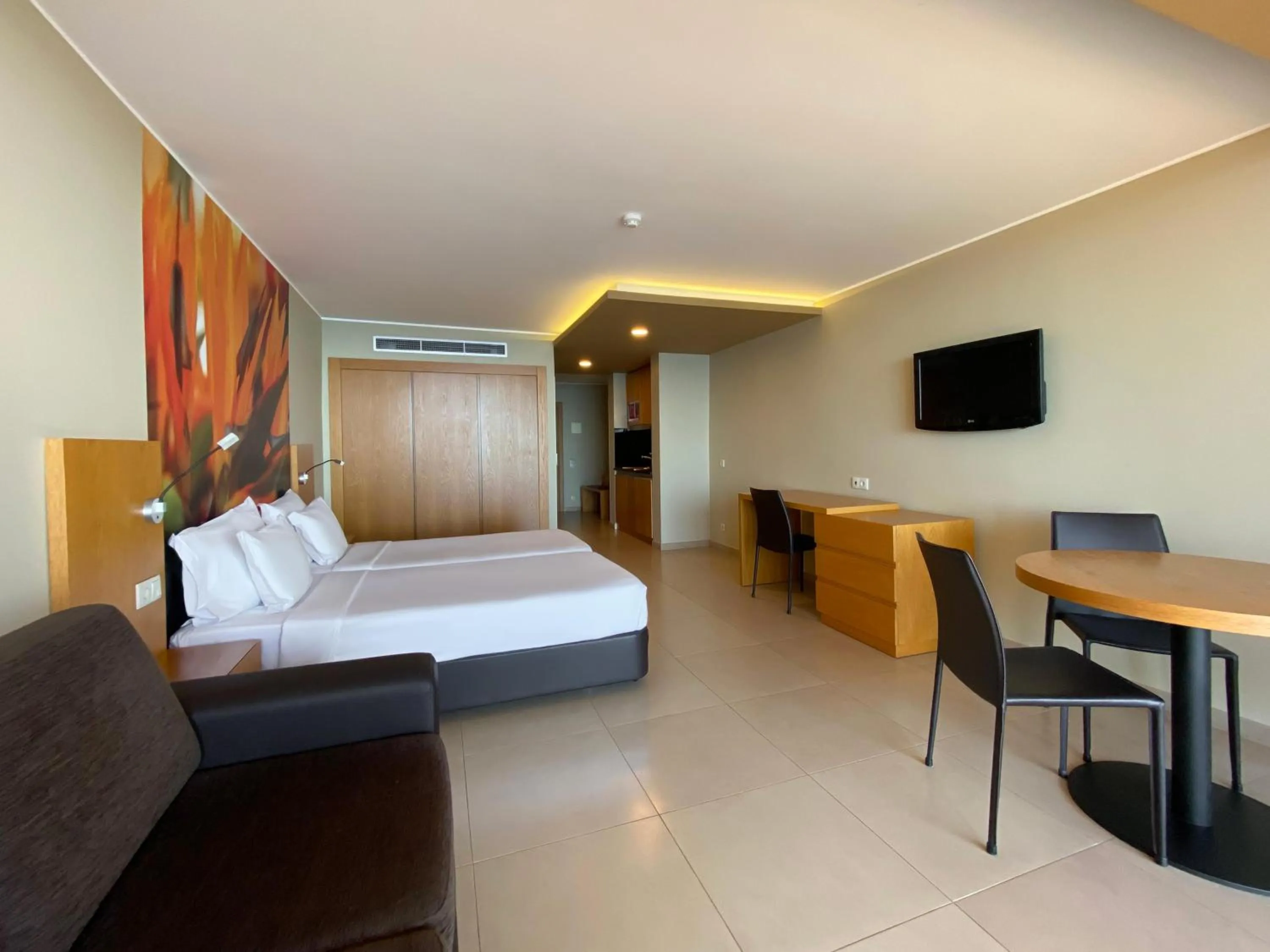 Photo of the whole room, Bed in The Views Oasis