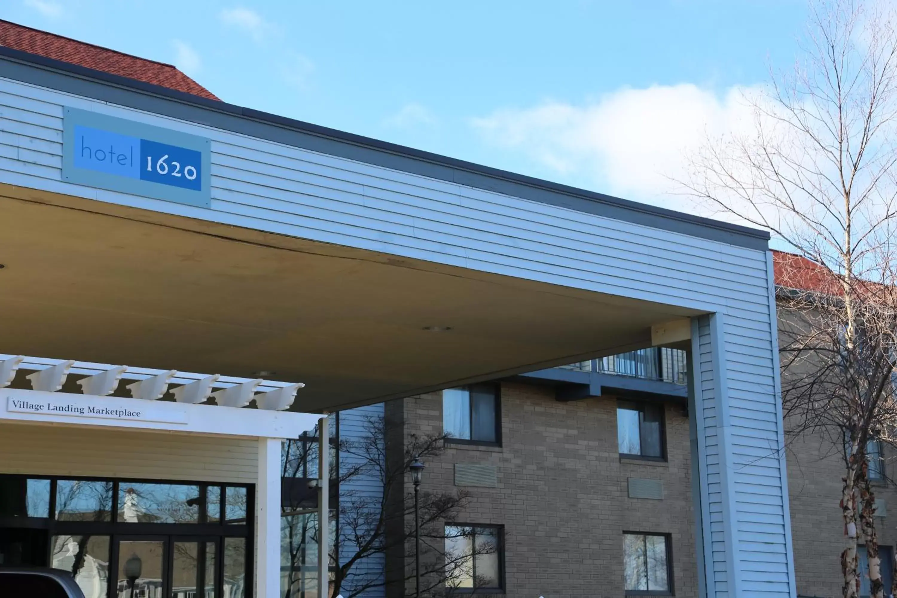 Facade/entrance in Hotel 1620 Plymouth Harbor Facade/entrance in Hotel 1620 Plymouth Harbor