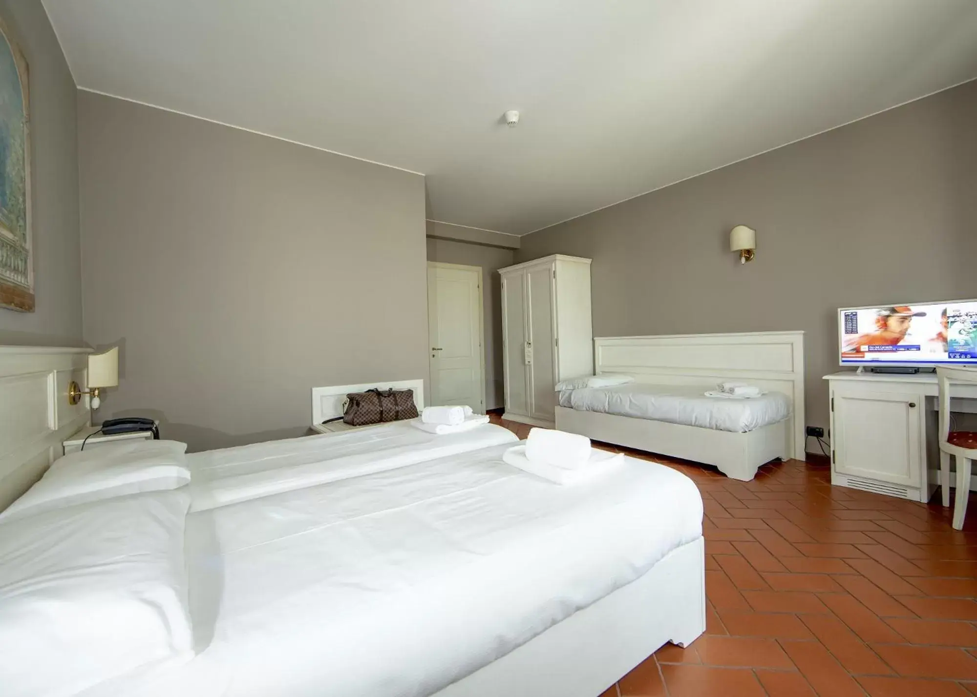 Triple Room in HC Hotel Il Gelso Pontevico Triple Room in HC Hotel Il Gelso Pontevico