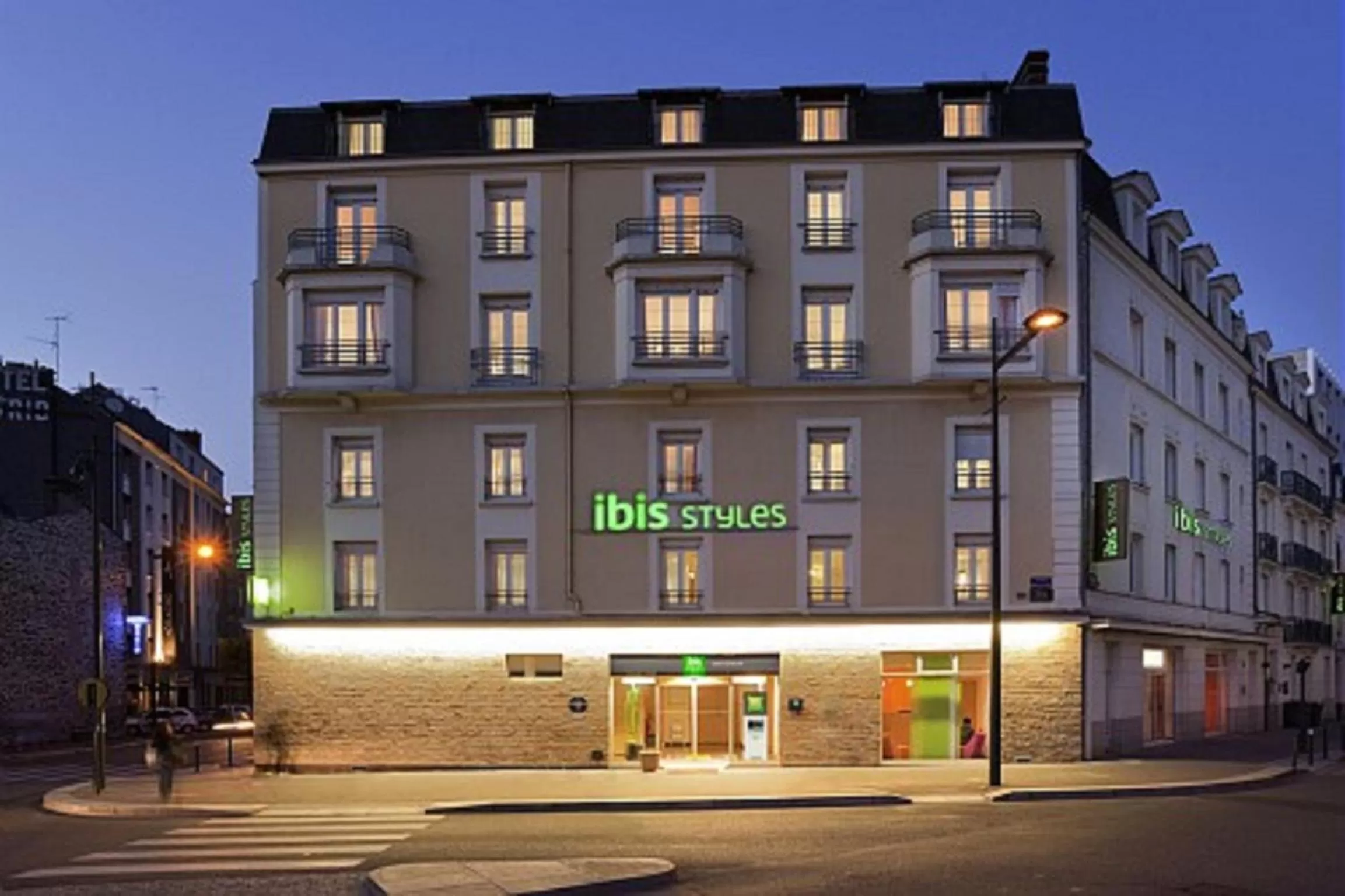 Facade/entrance in ibis Styles Rennes Centre Gare Nord