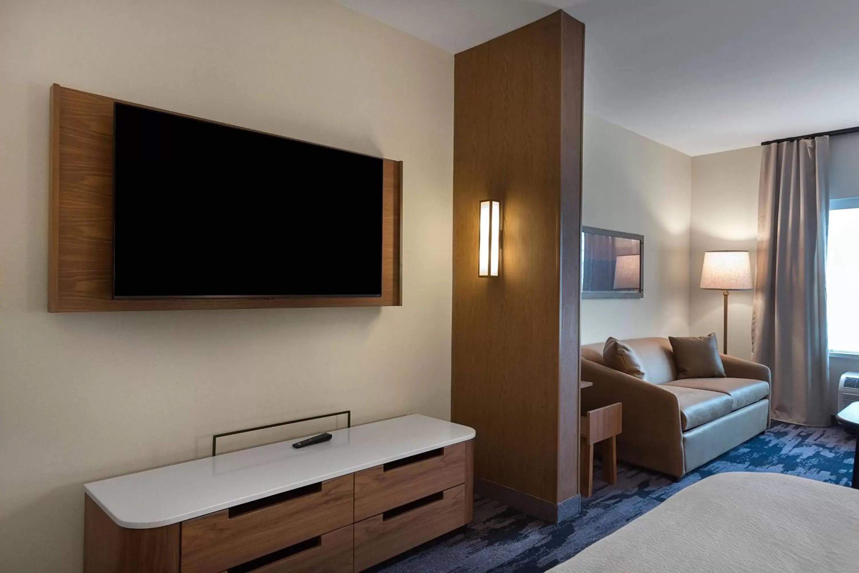 Living room, TV/Entertainment Center in Fairfield by Marriott Inn & Suites Statesville