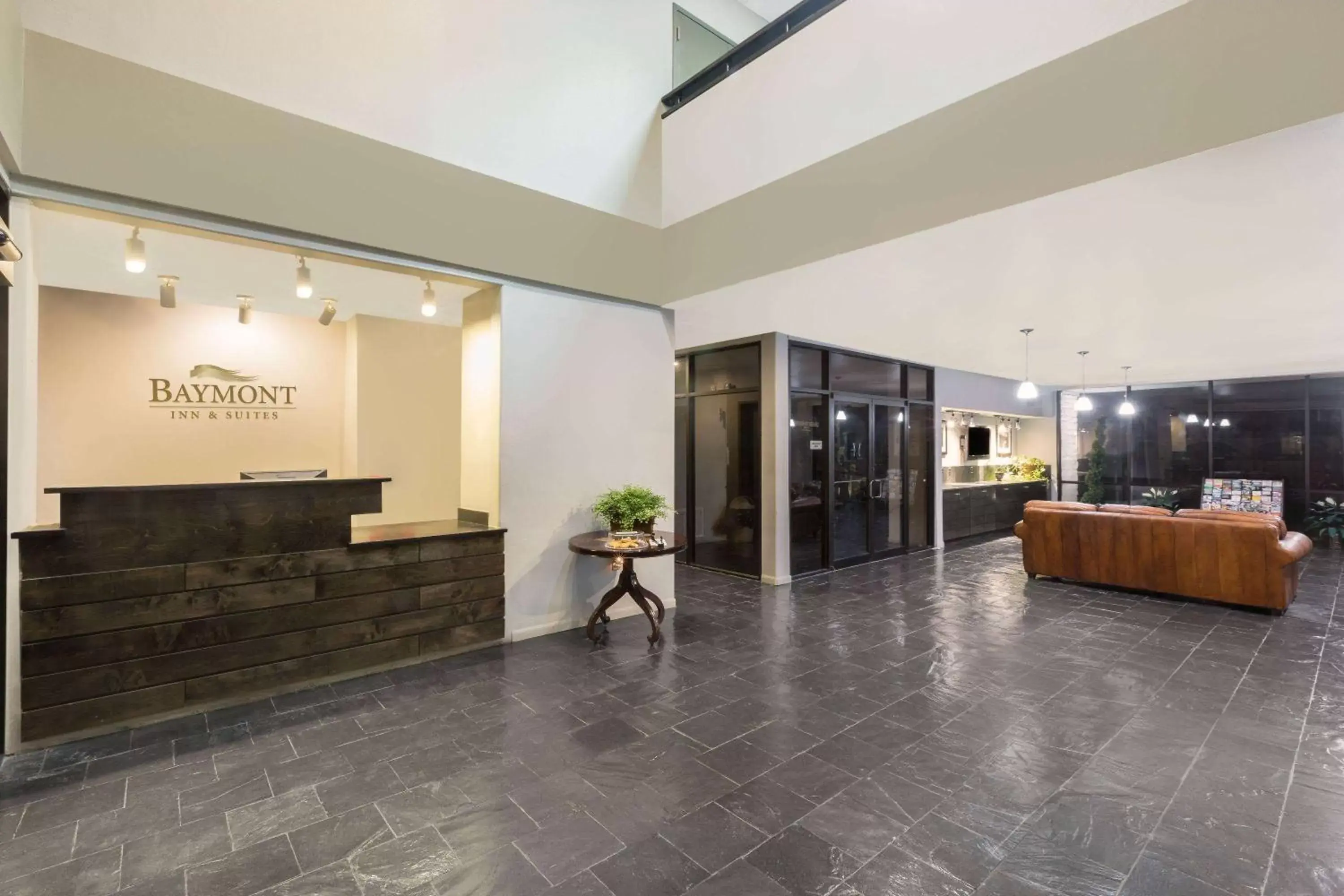 Lobby or reception in Baymont by Wyndham Columbus Lobby or reception in Baymont by Wyndham Columbus