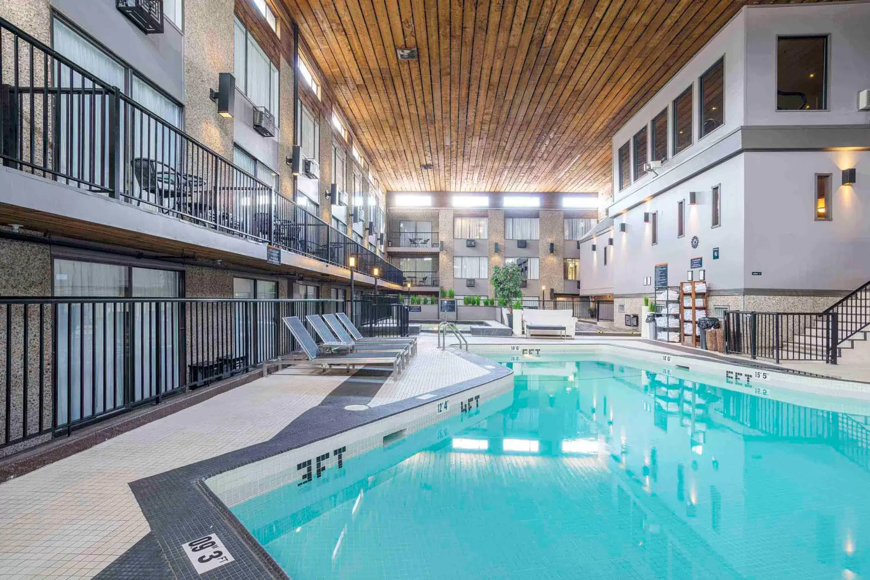 Lobby or reception, Swimming Pool in Sandman Hotel & Suites Kelowna