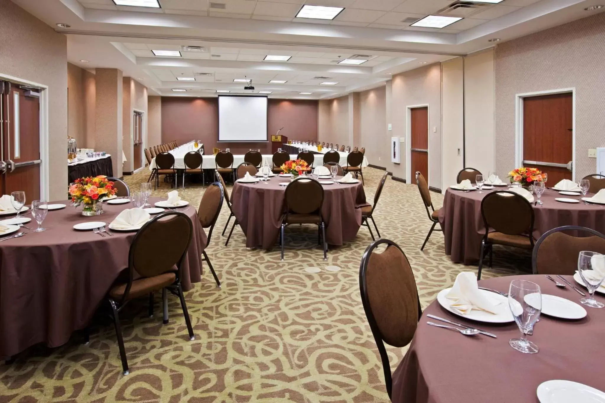 Meeting/conference room, Restaurant/Places to Eat in Holiday Inn Florence, an IHG Hotel