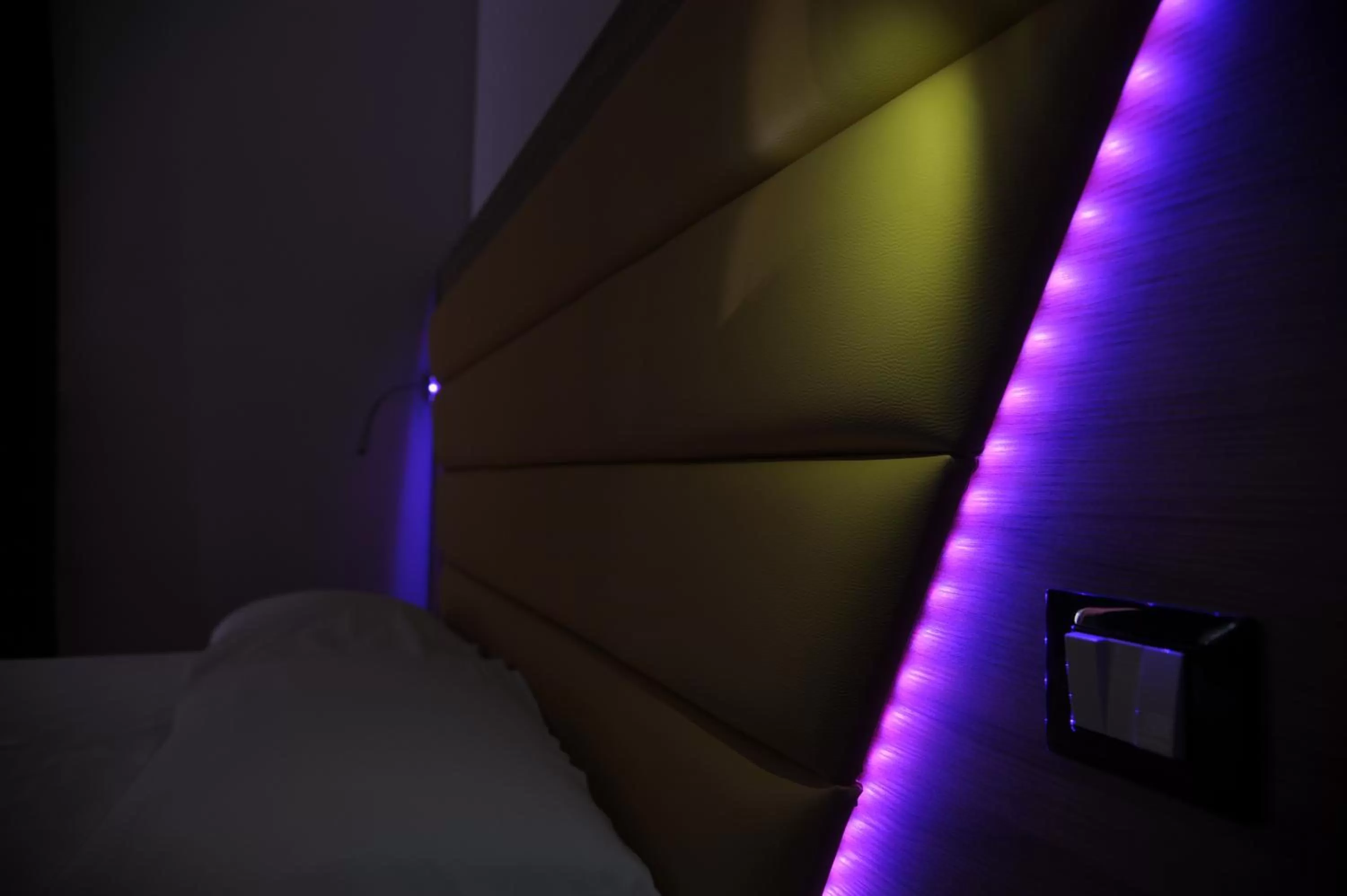 Decorative detail, Bed in Ostia Antica Suite B&B