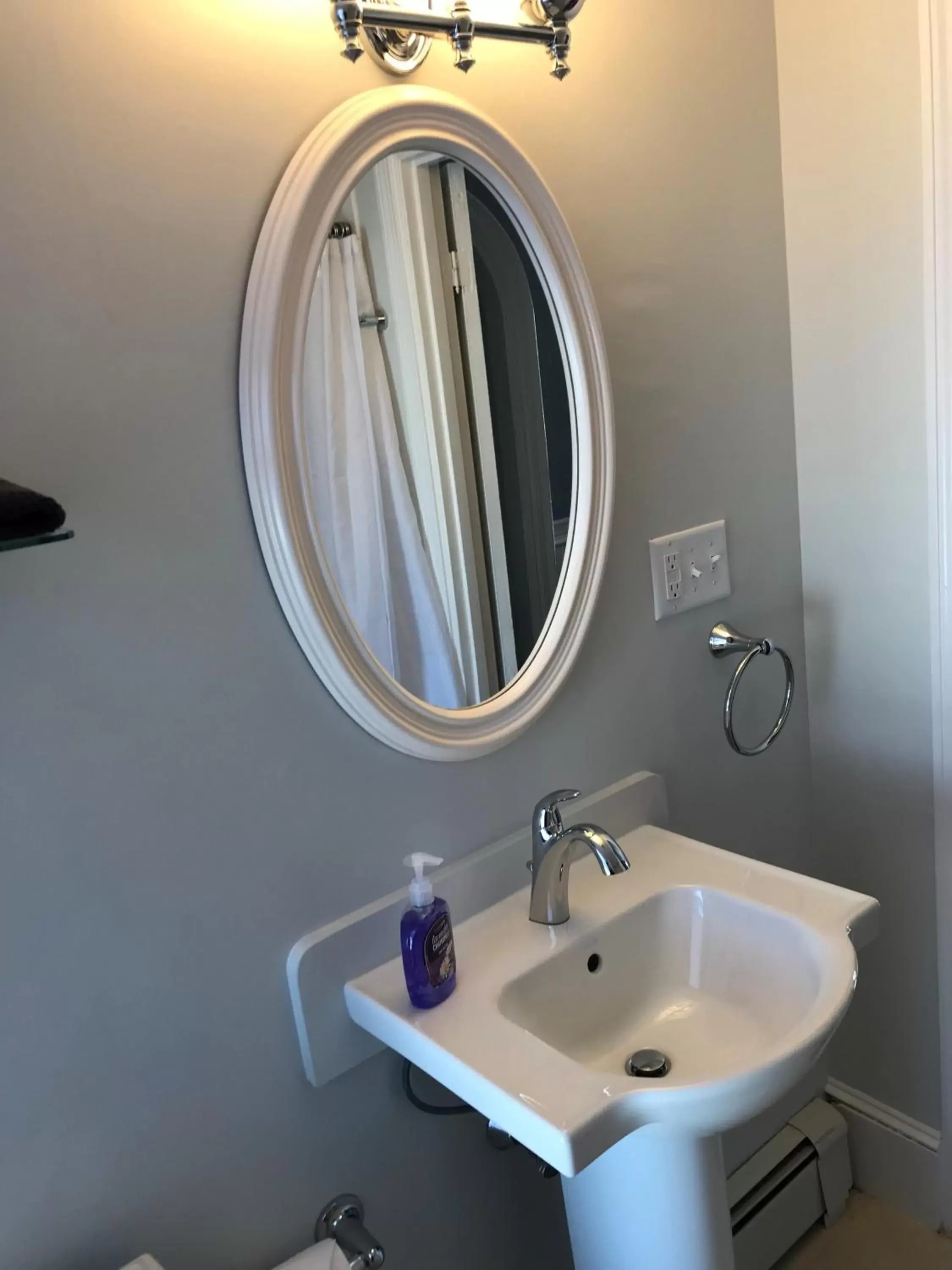 Bathroom in Prince Albert Guest House, Provincetown