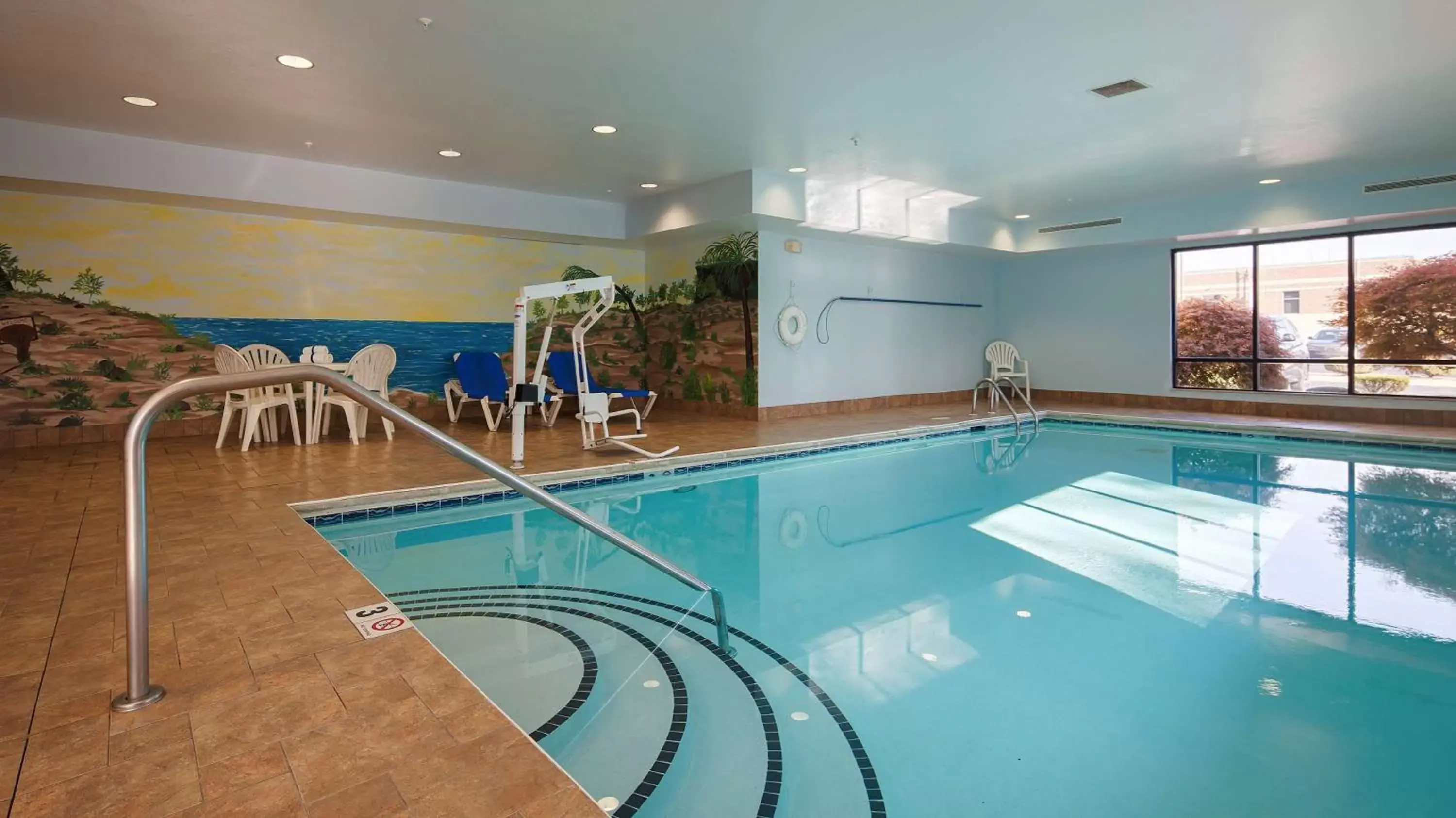 Activities, Swimming Pool in Best Western Classic Inn