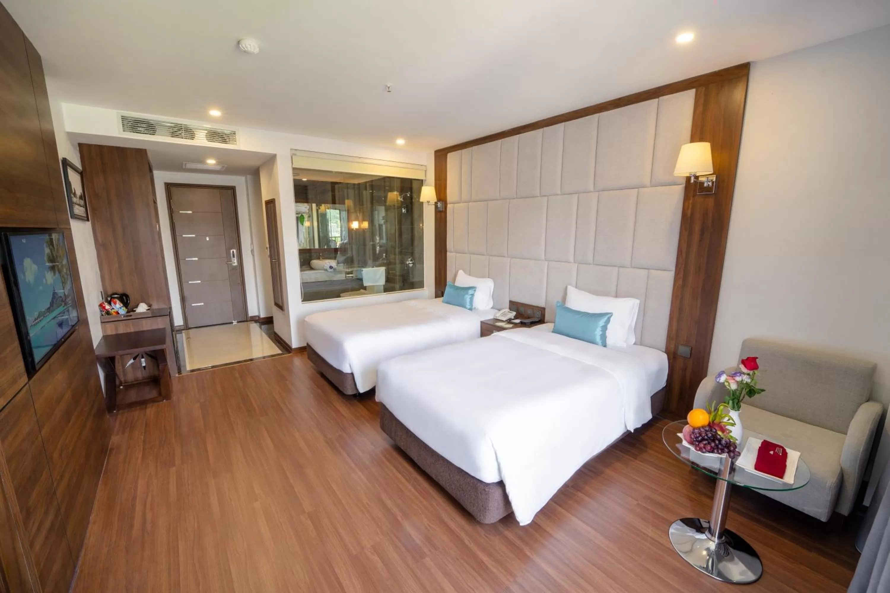 Photo of the whole room, Bed in Paddington Hotel Halong Bayview