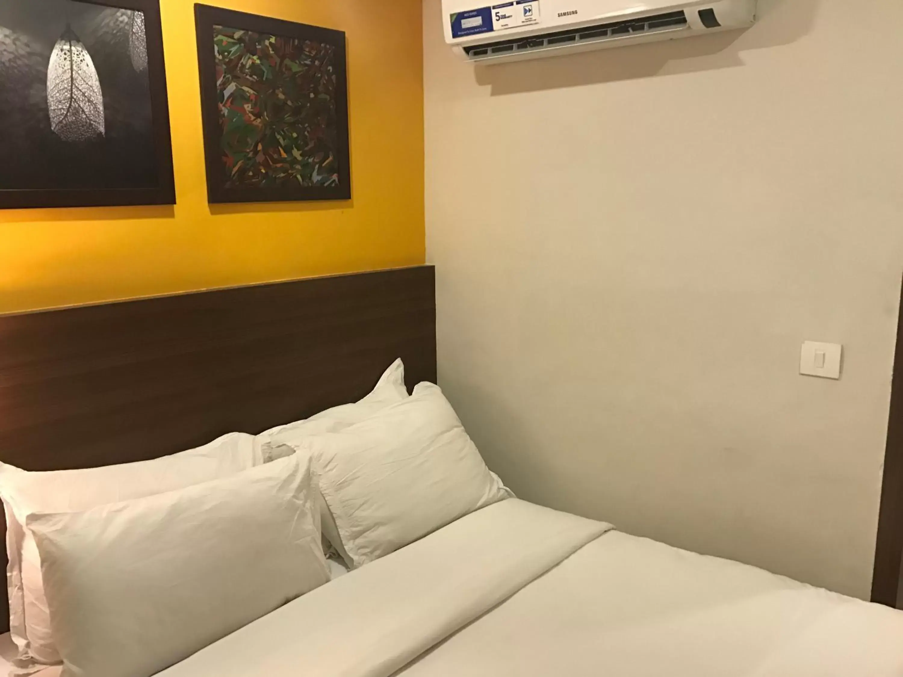 Bed in Best Western Alkapuri