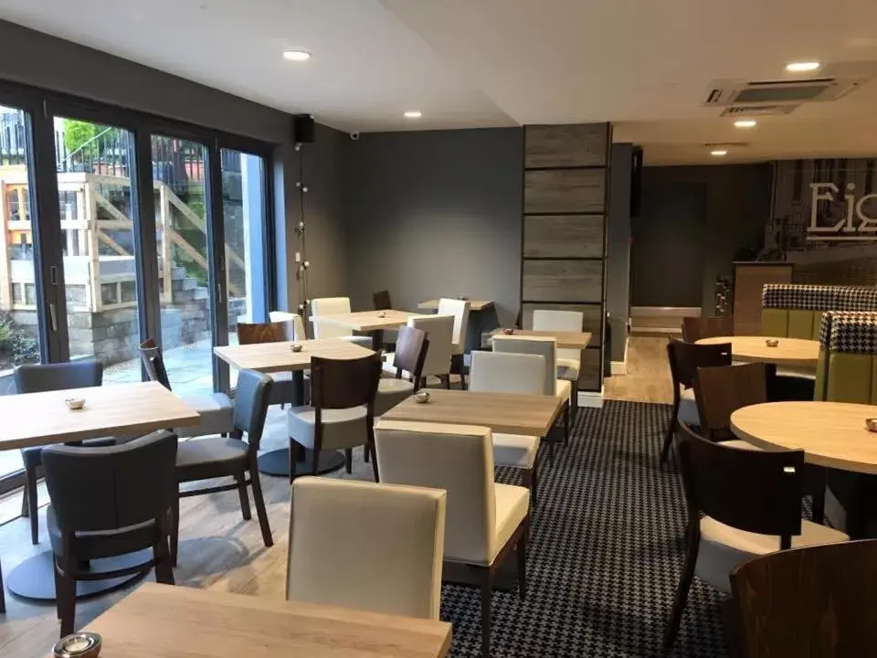 Lounge or bar, Restaurant/Places to Eat in The Tontine Hotel