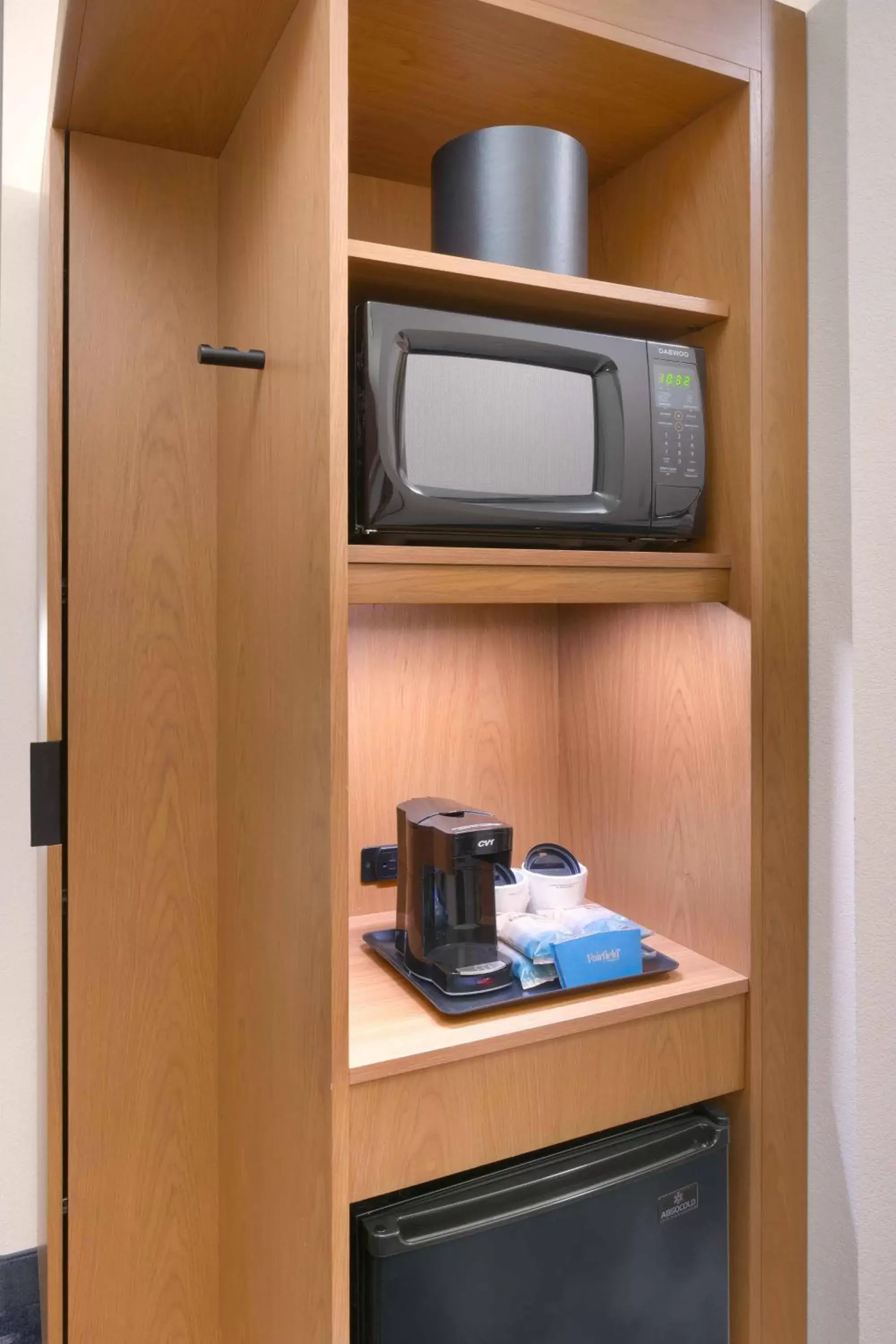 Photo of the whole room, TV/Entertainment Center in Fairfield Inn & Suites by Marriott Rockport