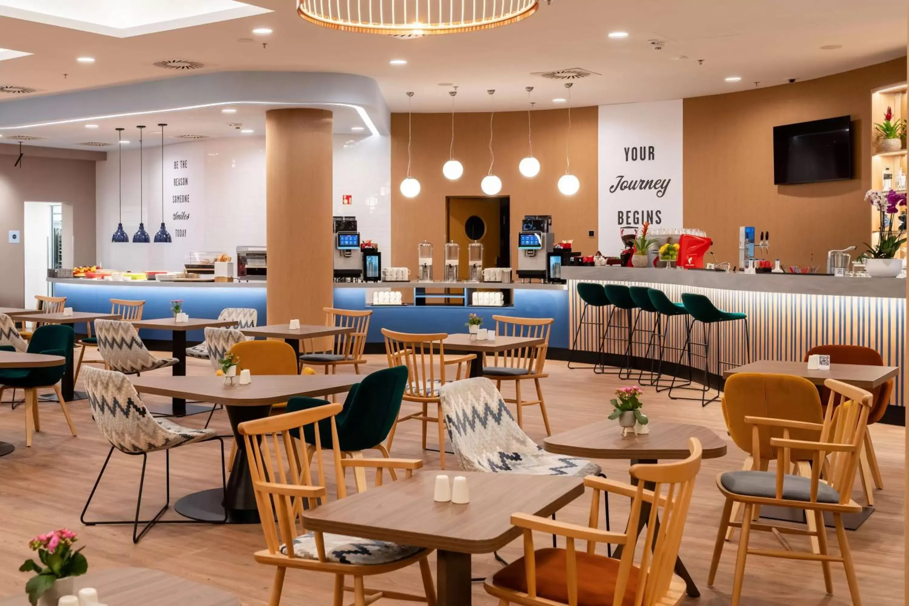 Breakfast, Restaurant/Places to Eat in Hampton By Hilton Budapest City Centre