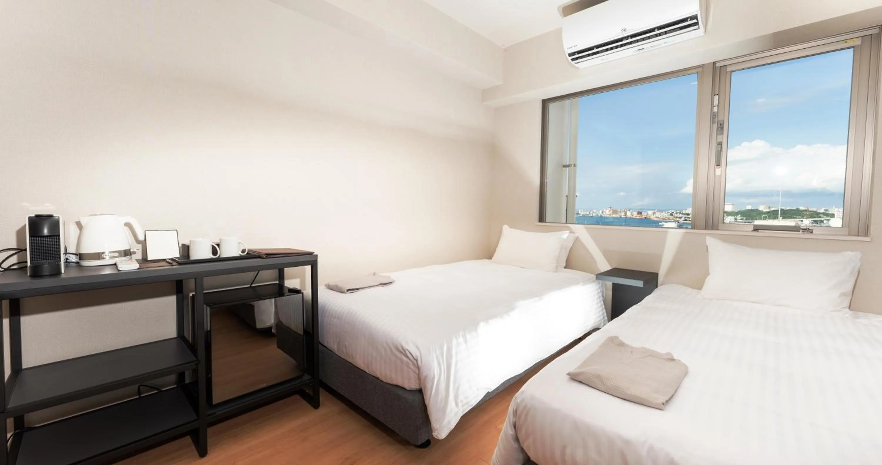 Photo of the whole room, Bed in HOTEL SANSUI NAHA Ryukyu Onsen Naminoue-No-Yu