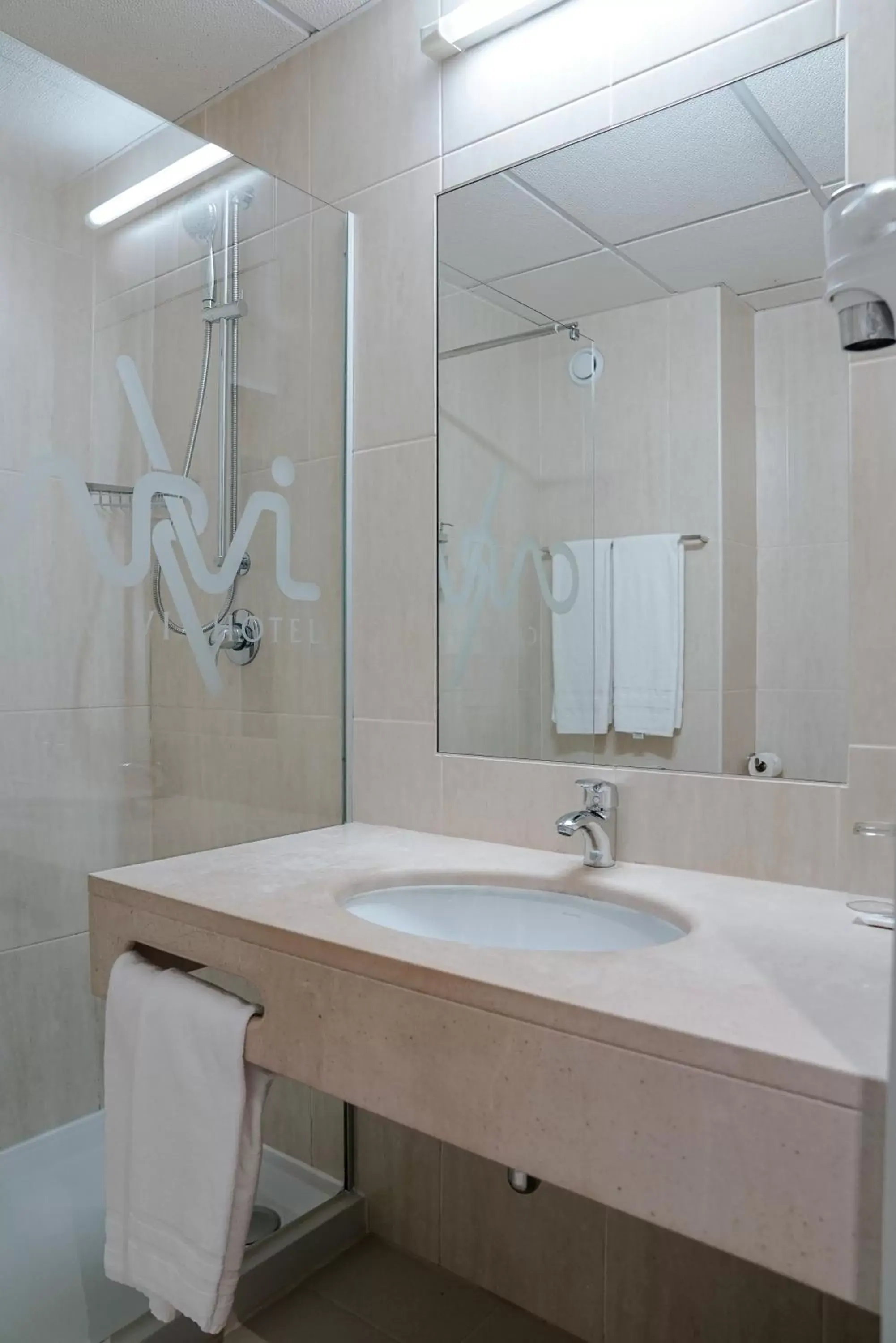 Bathroom in Carvi Beach Hotel