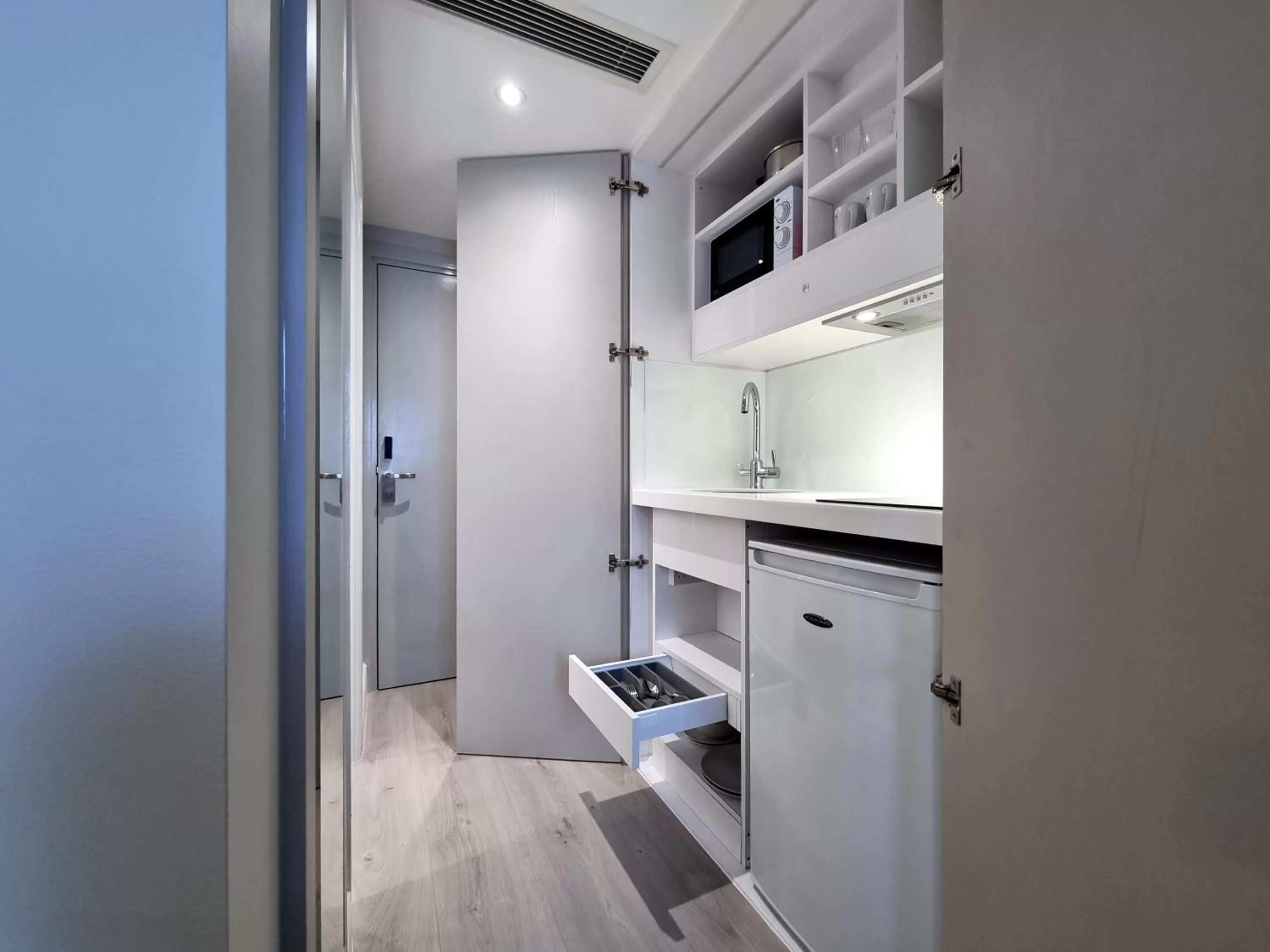 Kitchen or kitchenette in NOX Edgware Road