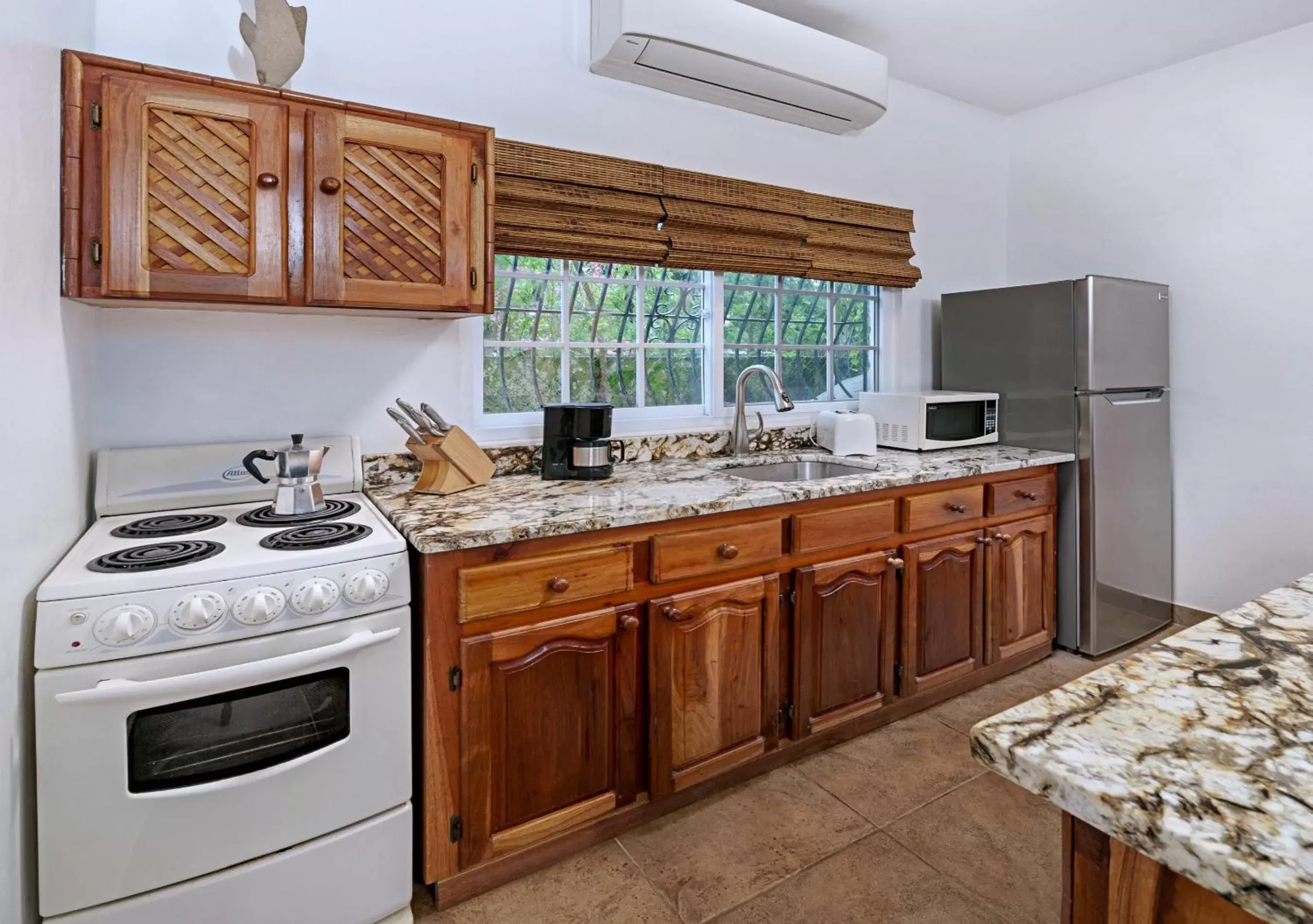 kitchen, Kitchen/Kitchenette in Beach House Condos, Negril