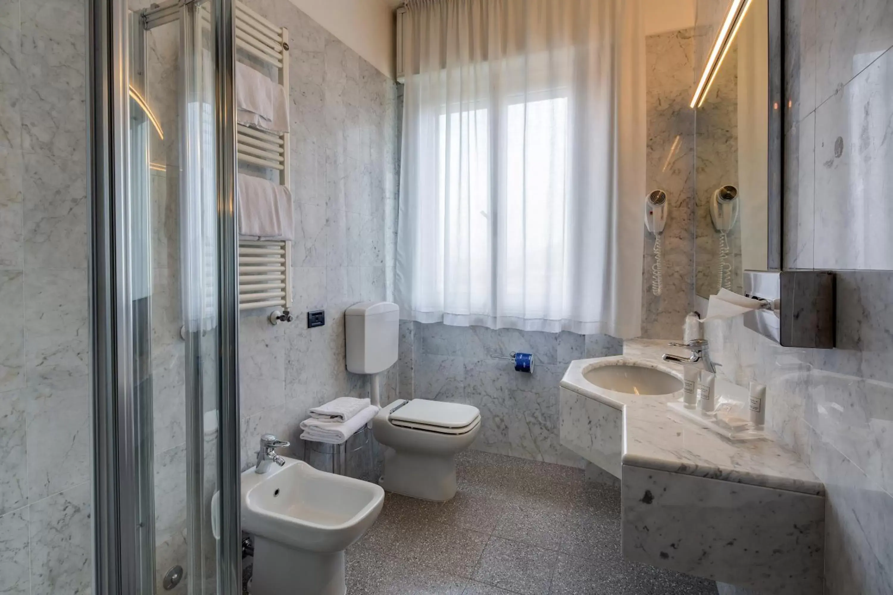 Shower, Bathroom in Best Western Hotel Turismo