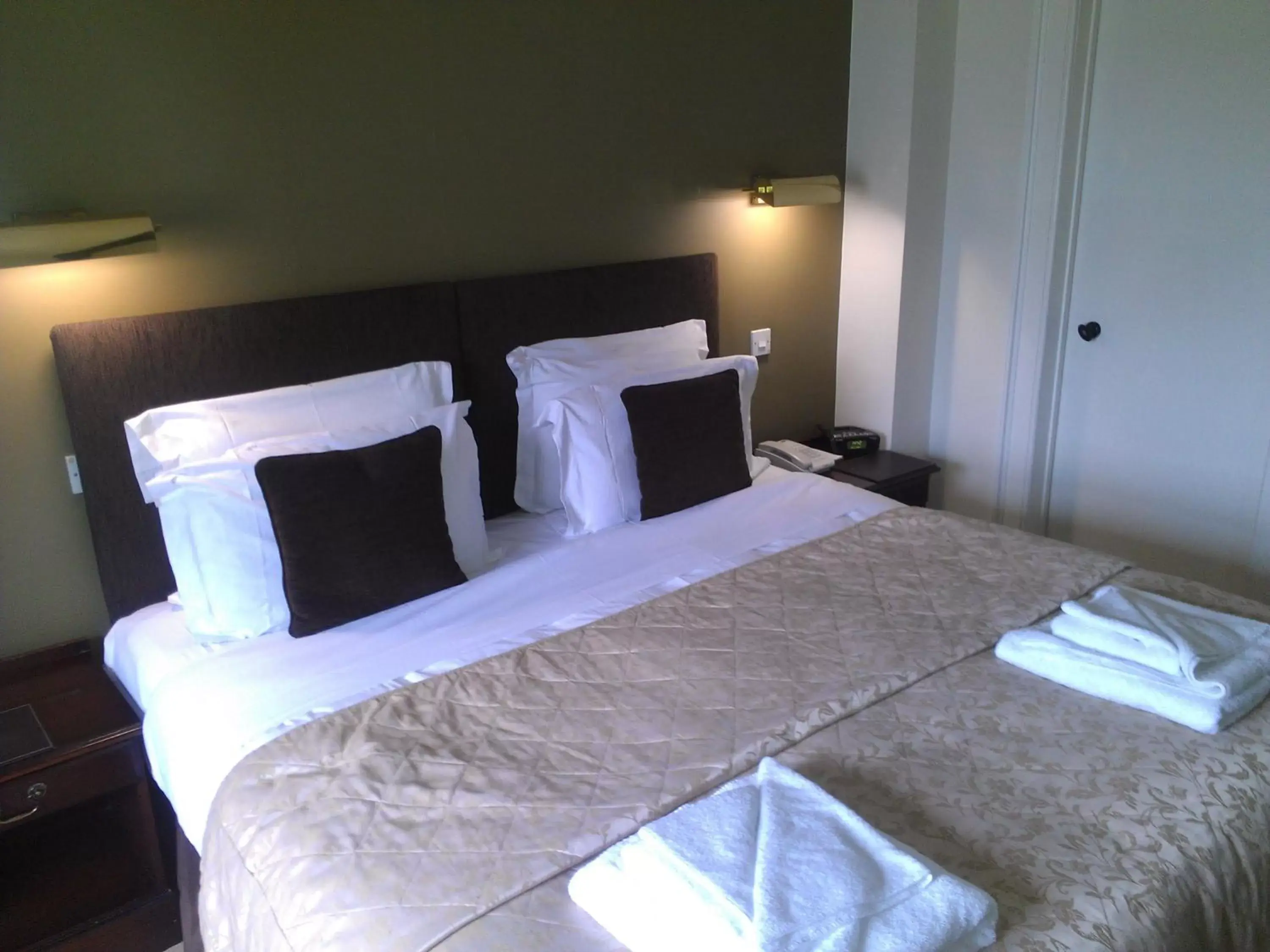 Bed in The Kings Head Hotel
