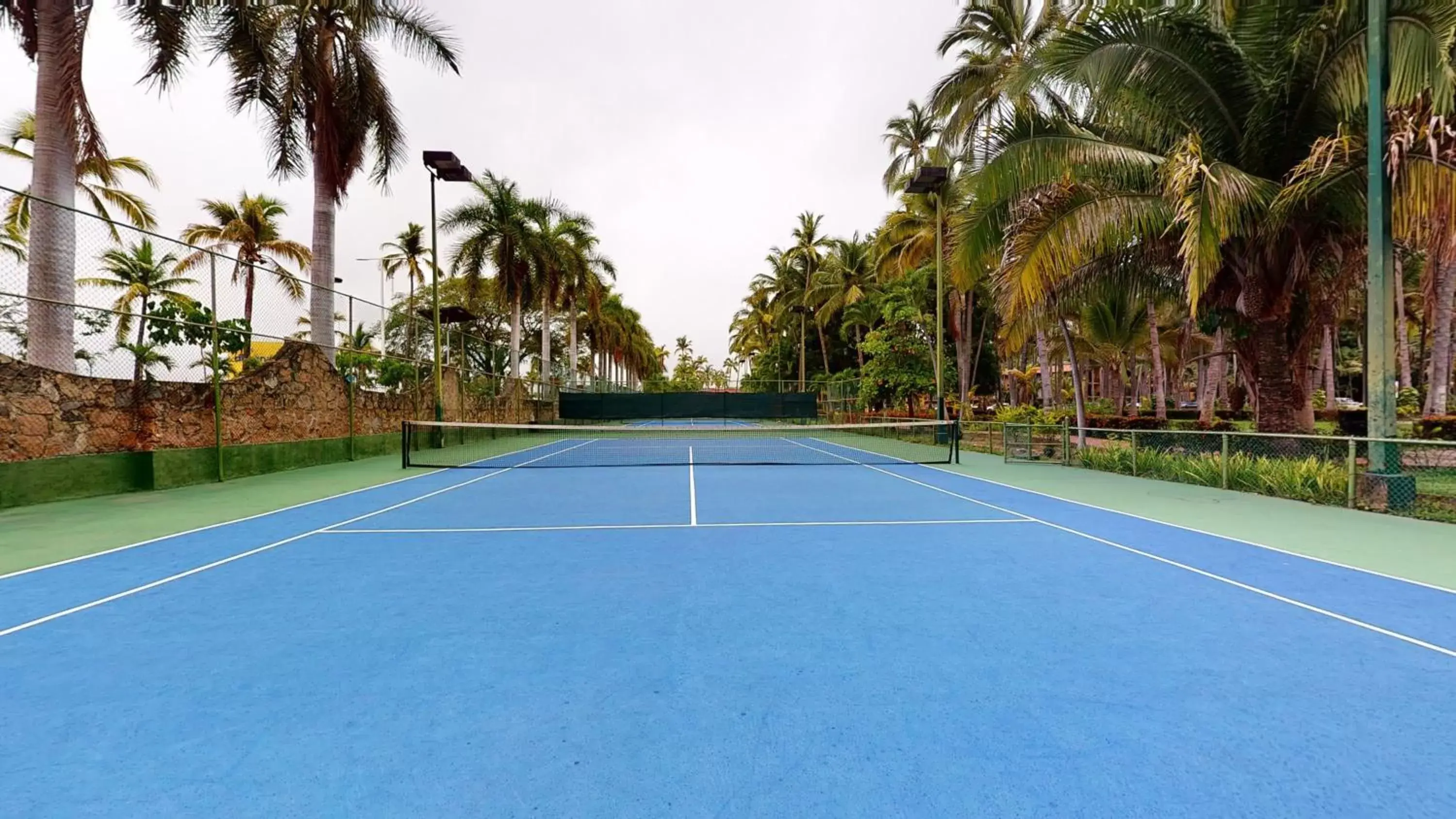 Tennis court, Tennis/Squash in Park Royal Homestay Los Tules Puerto Vallarta