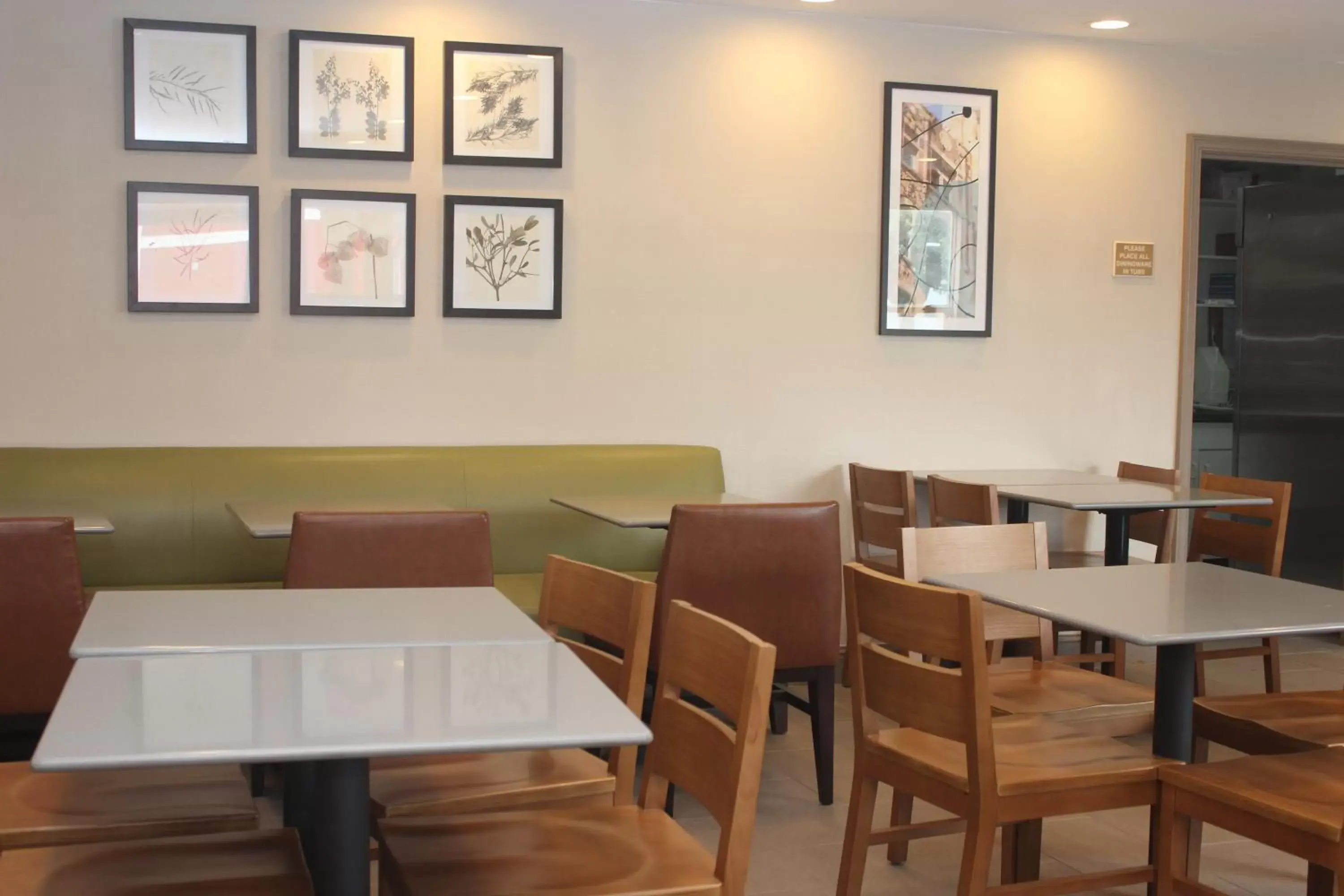 Dining area, Restaurant/Places to Eat in Country Inn & Suites by Radisson, Nashville, TN