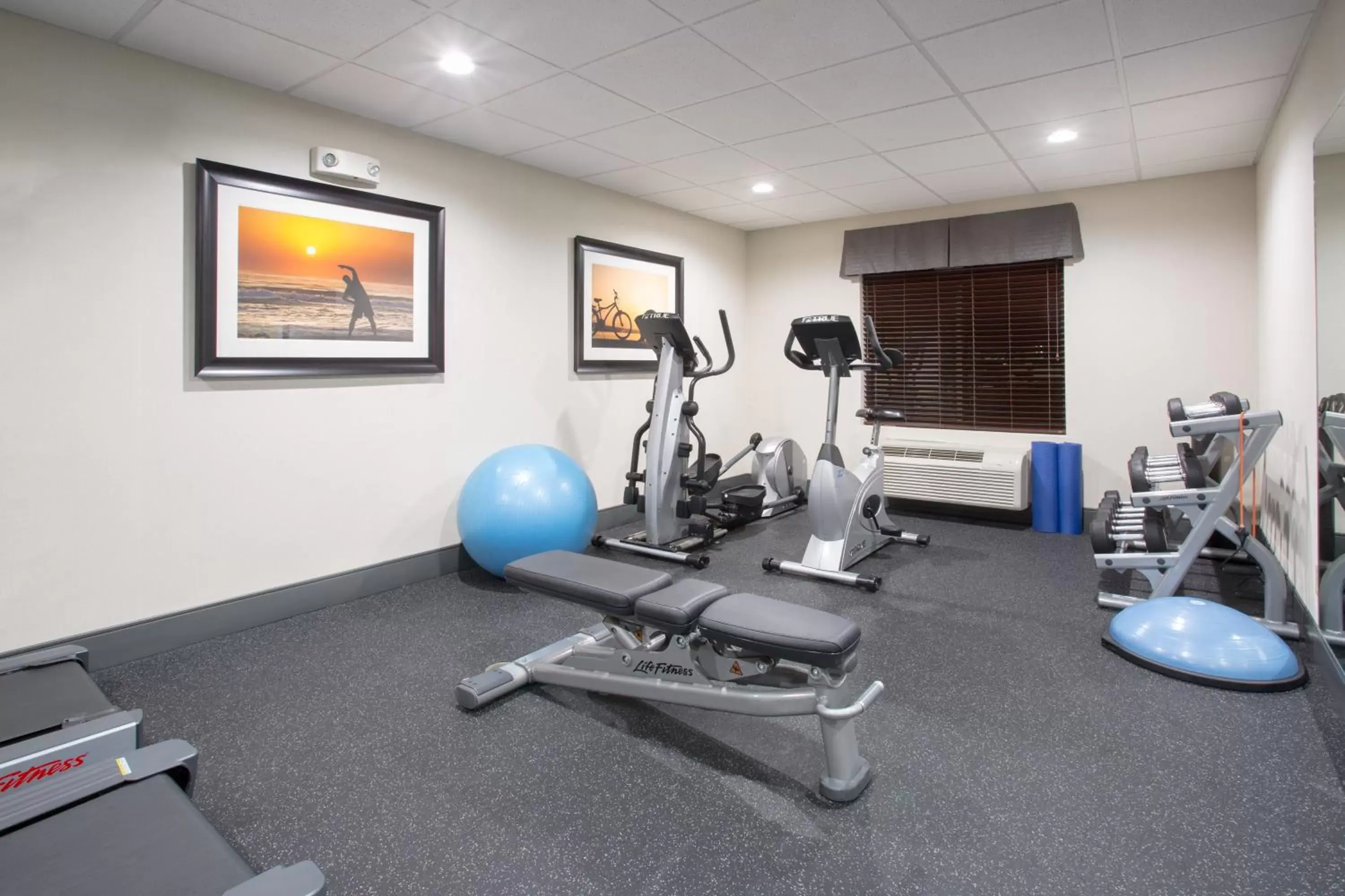 Fitness centre/facilities in Holiday Inn Express Hotel & Suites Concordia US 81 by IHG Fitness centre/facilities in Holiday Inn Express Hotel & Suites Concordia US 81 by IHG