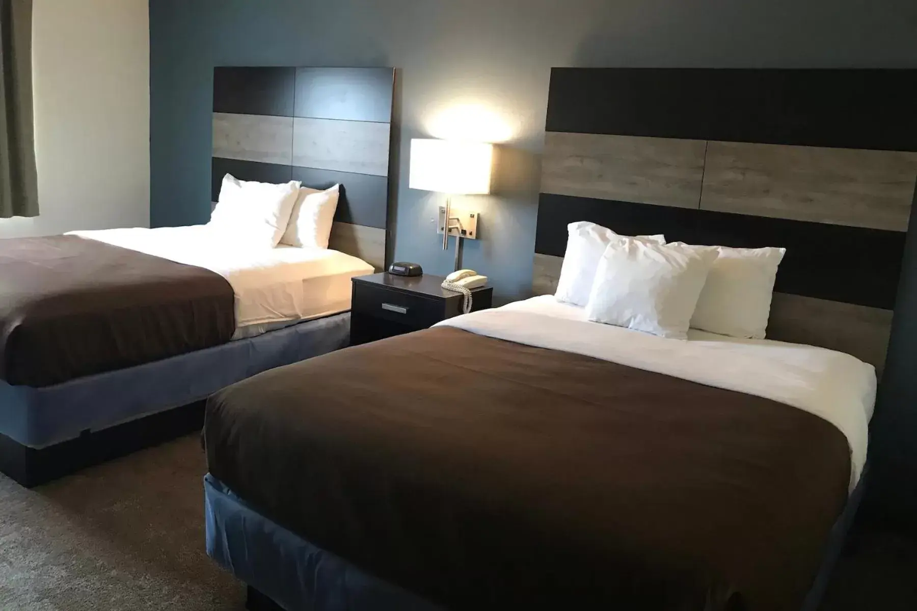 Guests, Bed in AmericInn by Wyndham Maquoketa