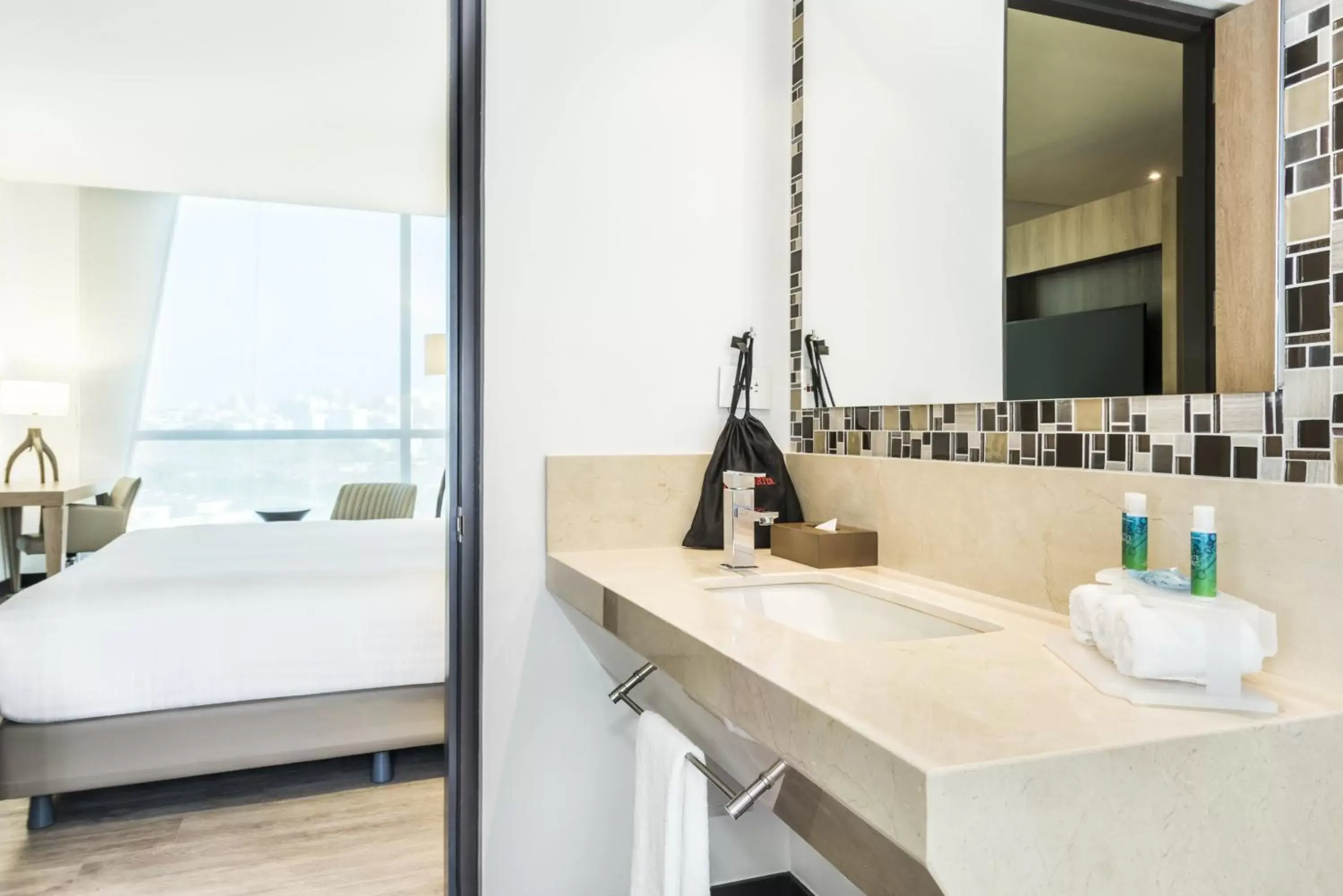 Bedroom, Bathroom in Holiday Inn Express - Barranquilla Buenavista, an IHG Hotel