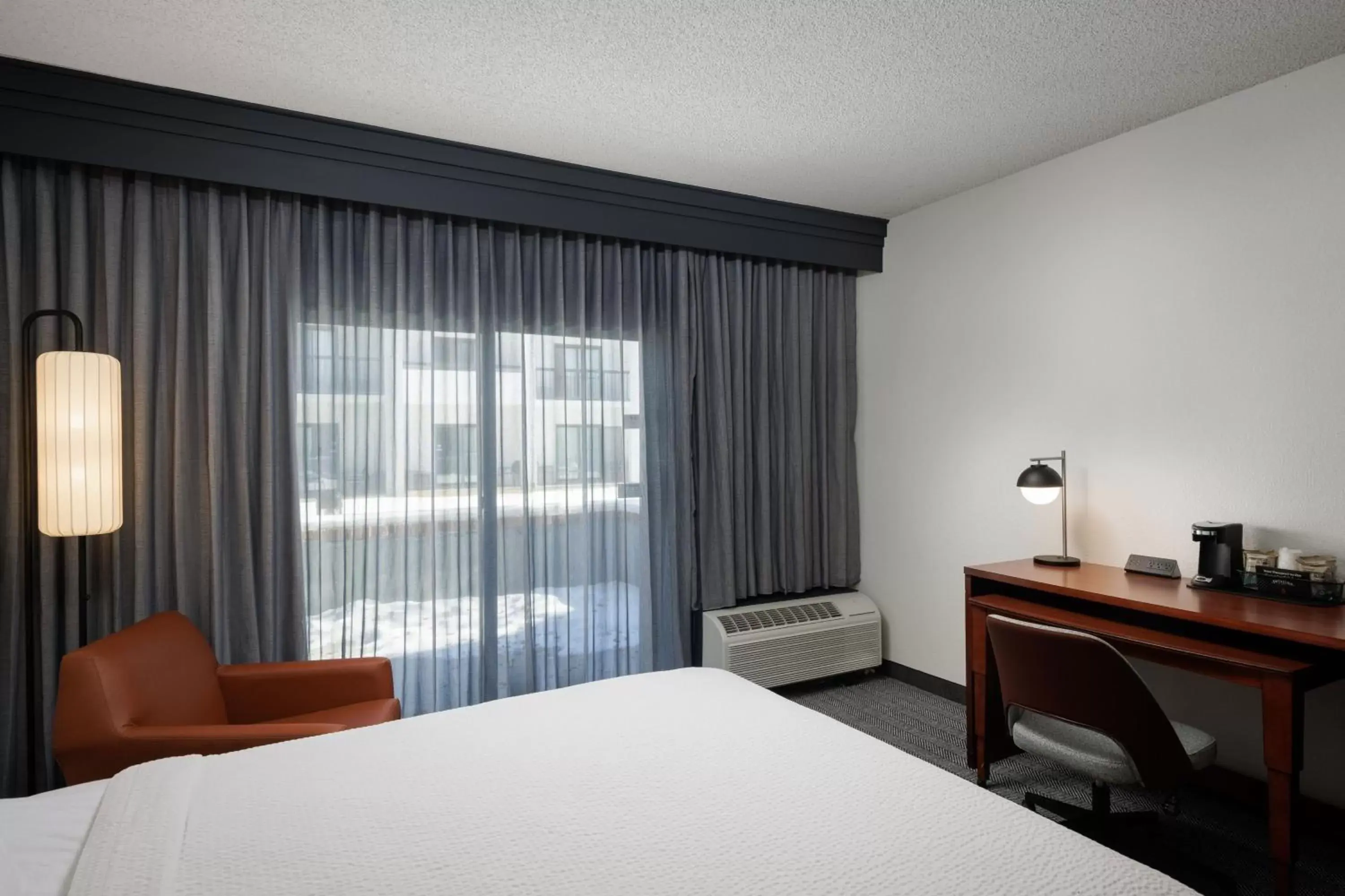 Photo of the whole room, Bed in Courtyard by Marriott Denver Central Park