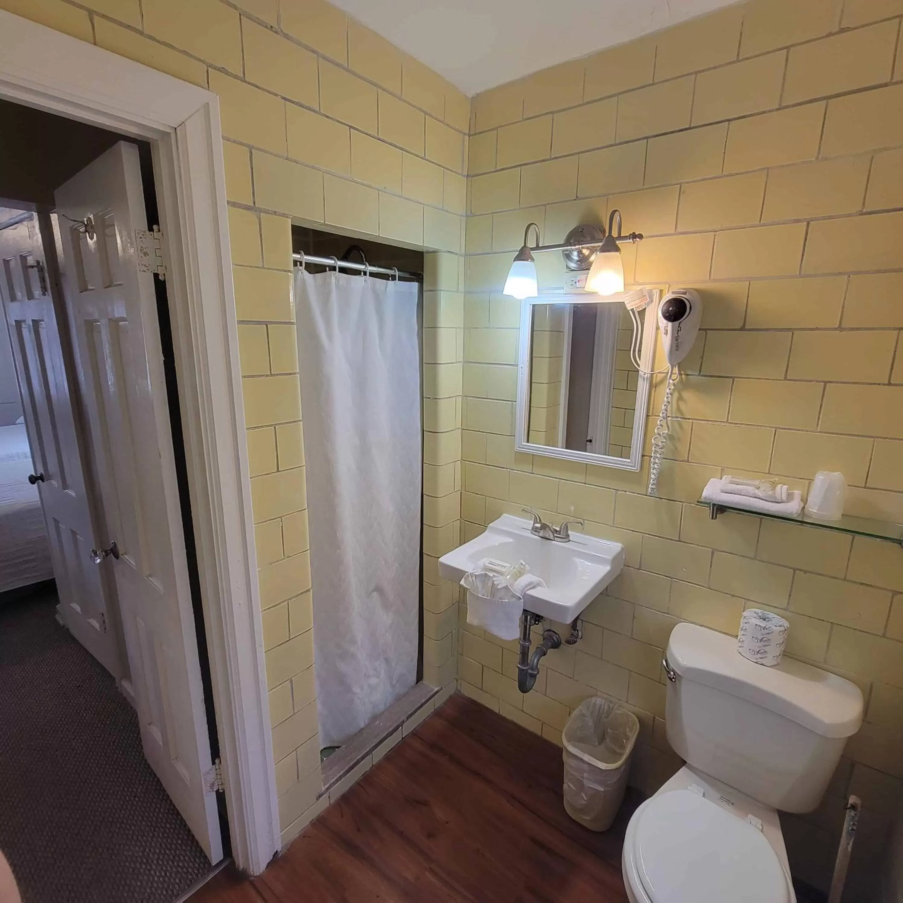 Property building in Early American Motel